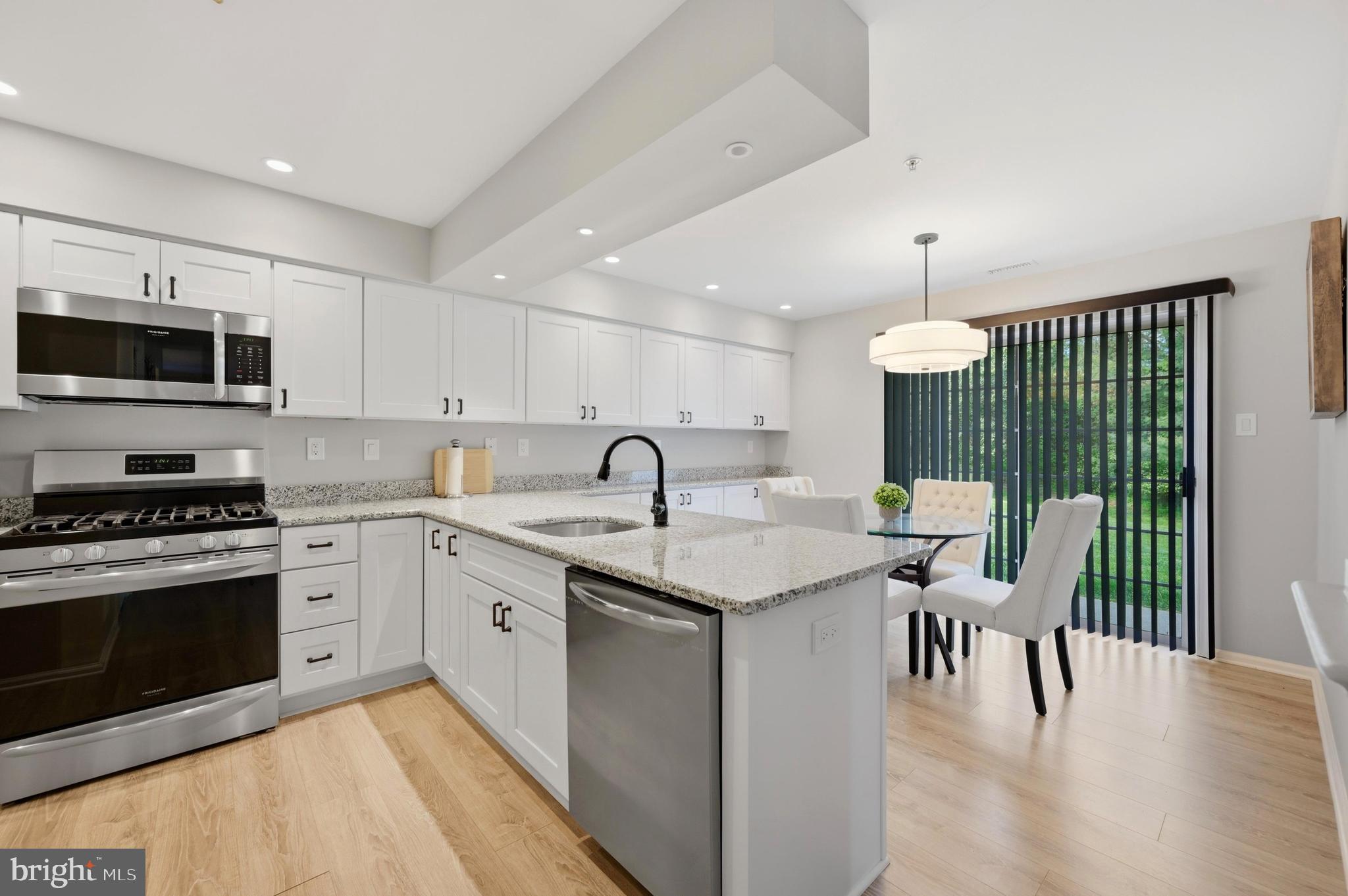 COUNTRY CROSSING - Residential