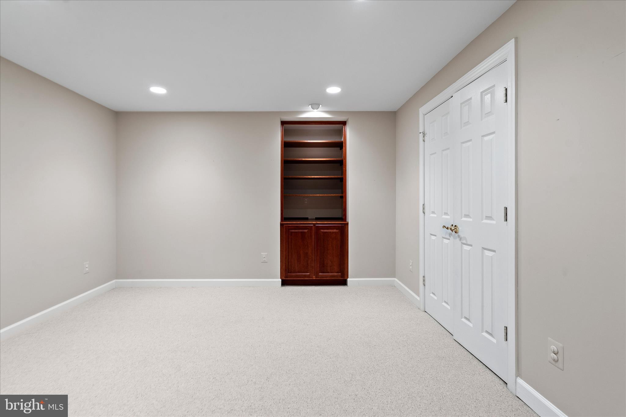 POTOMAC LAKES - Residential