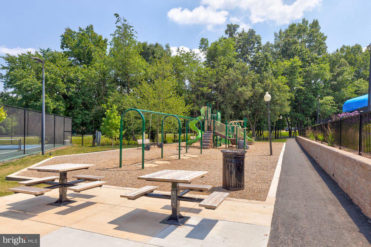 POTOMAC LAKES - Residential