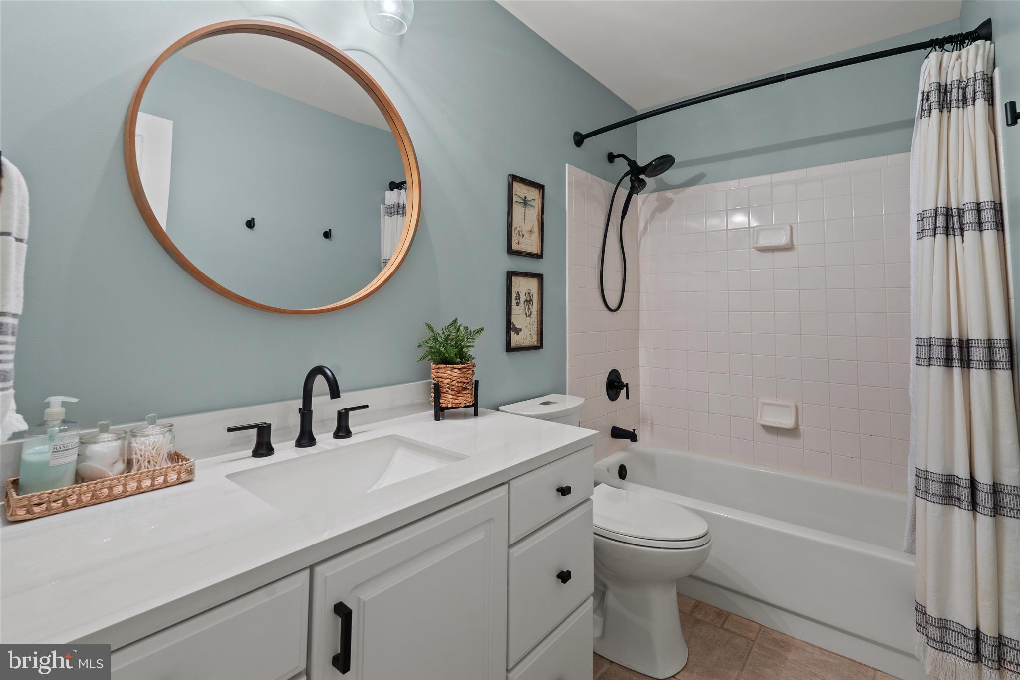 POTOMAC LAKES - Residential