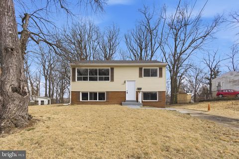 Photo of 14211 Randall Drive, WOODBRIDGE, VA 22191 (MLS # VAPW2114378)