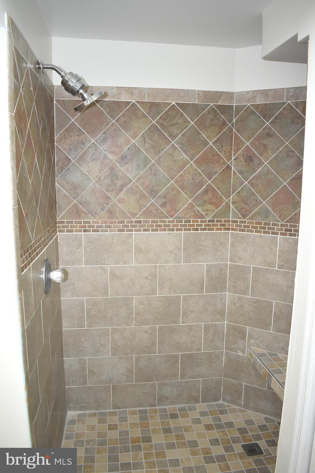 PRESIDENTIAL LAKES - Residential