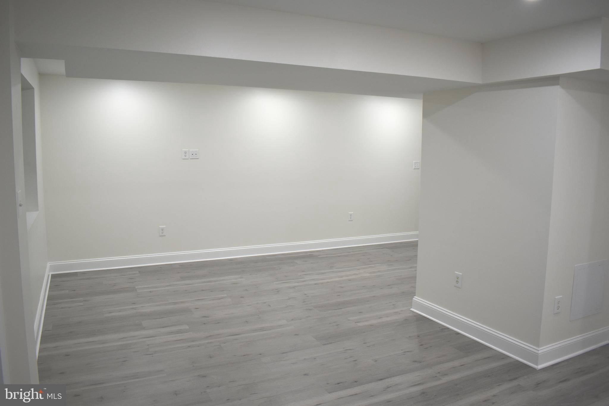 PRESIDENTIAL LAKES - Residential