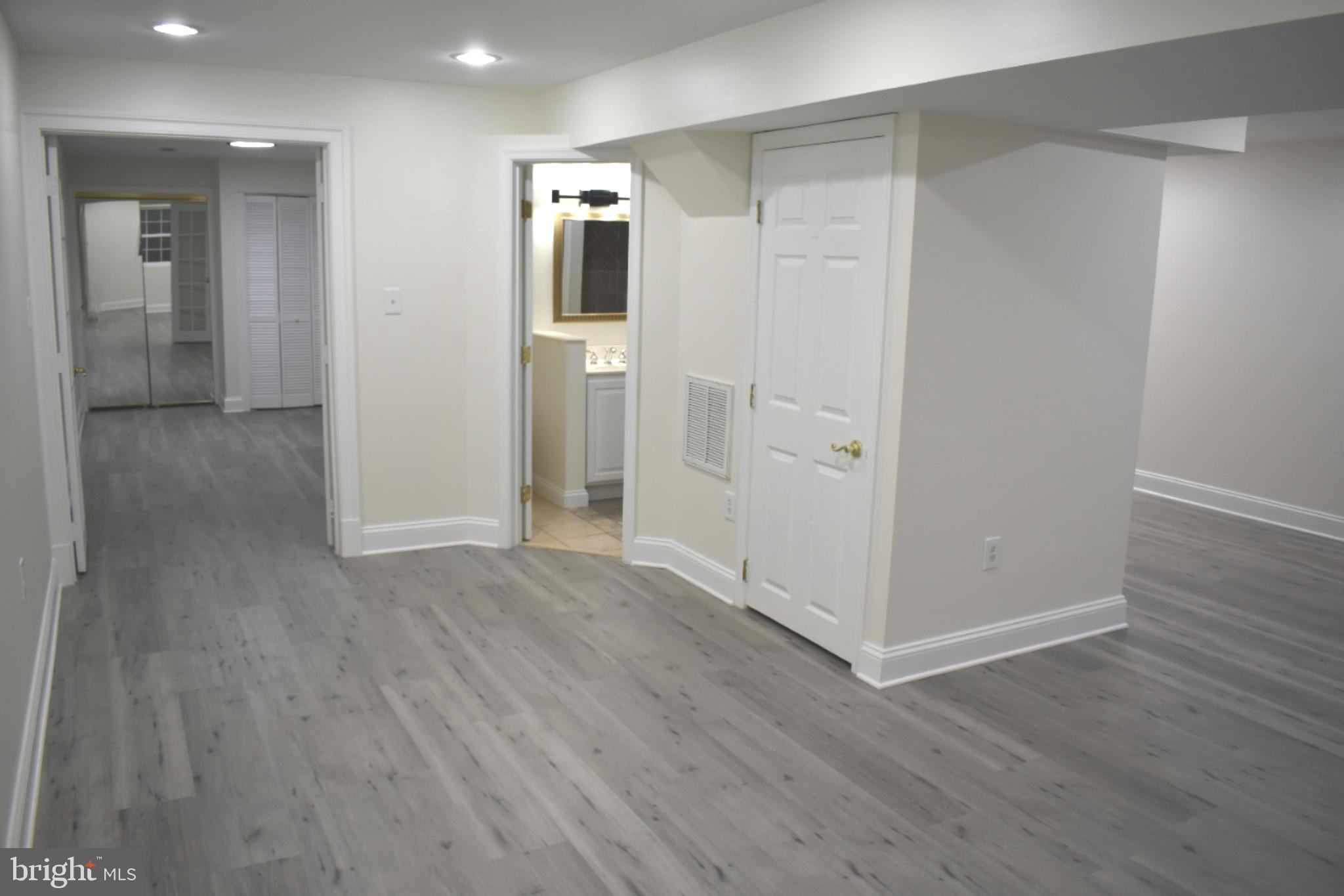 PRESIDENTIAL LAKES - Residential