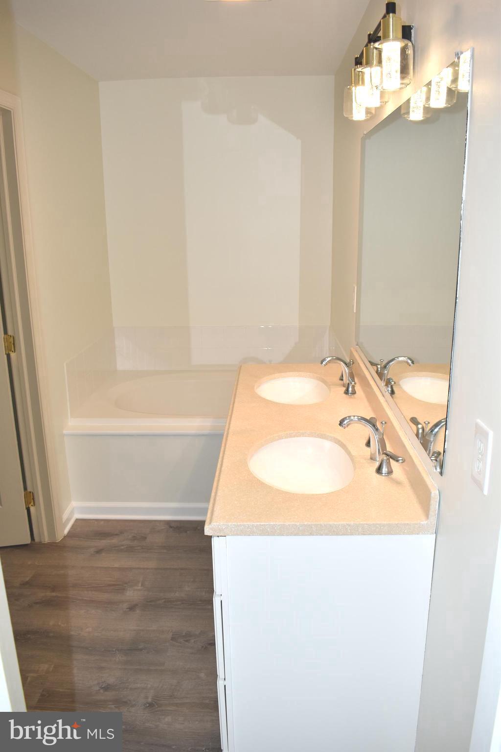 PRESIDENTIAL LAKES - Residential