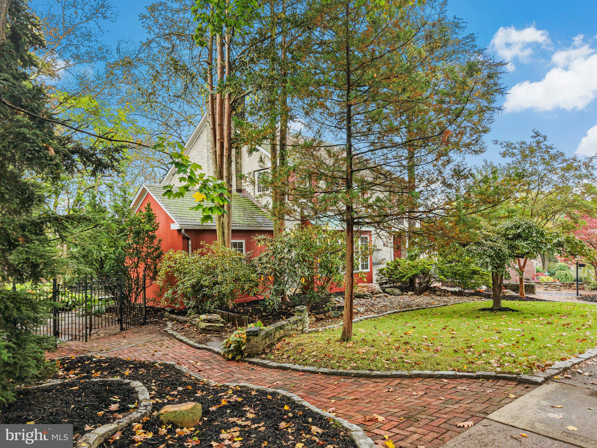 1236 MOFFITT AVENUE