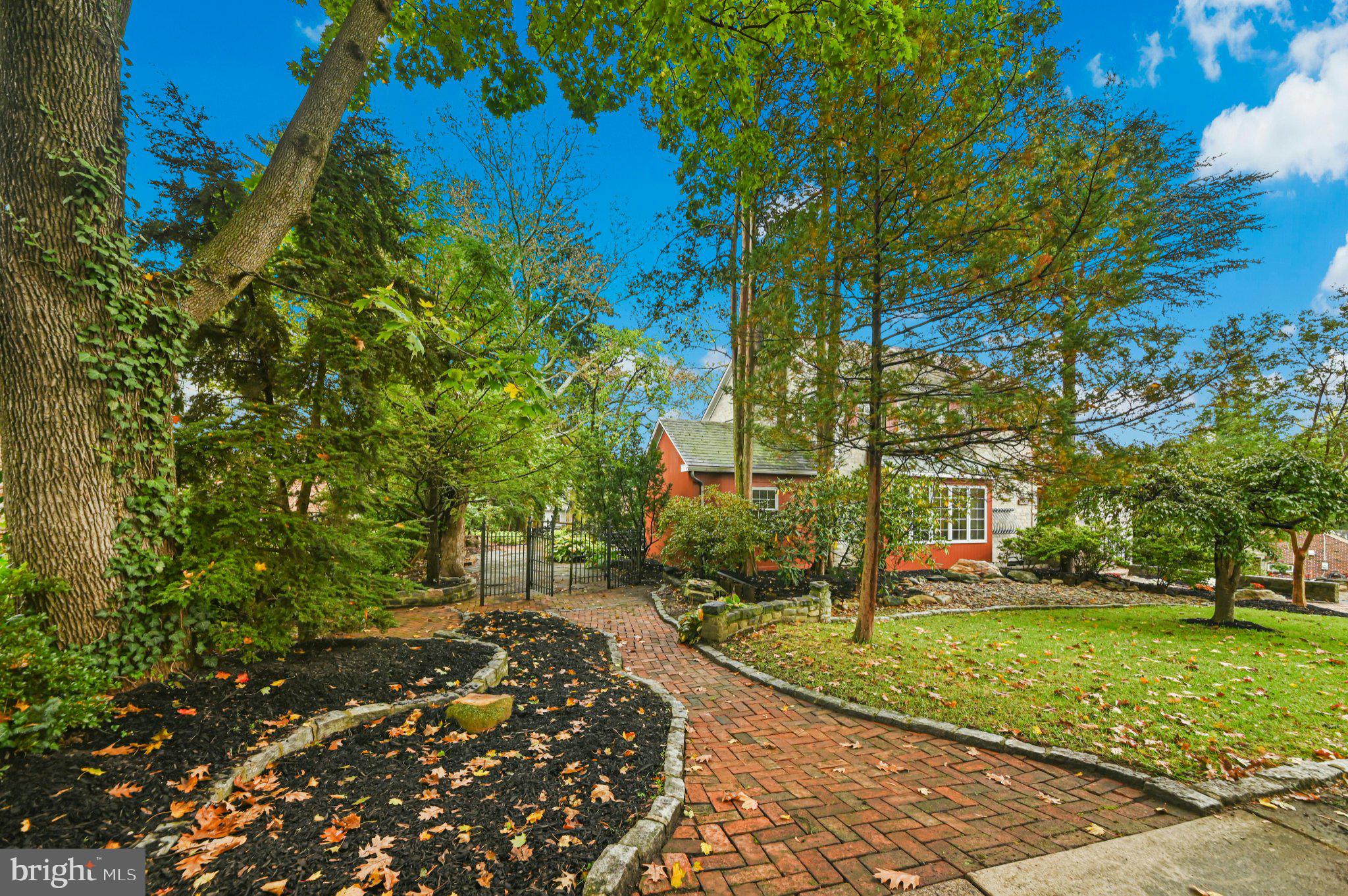 1236 MOFFITT AVENUE