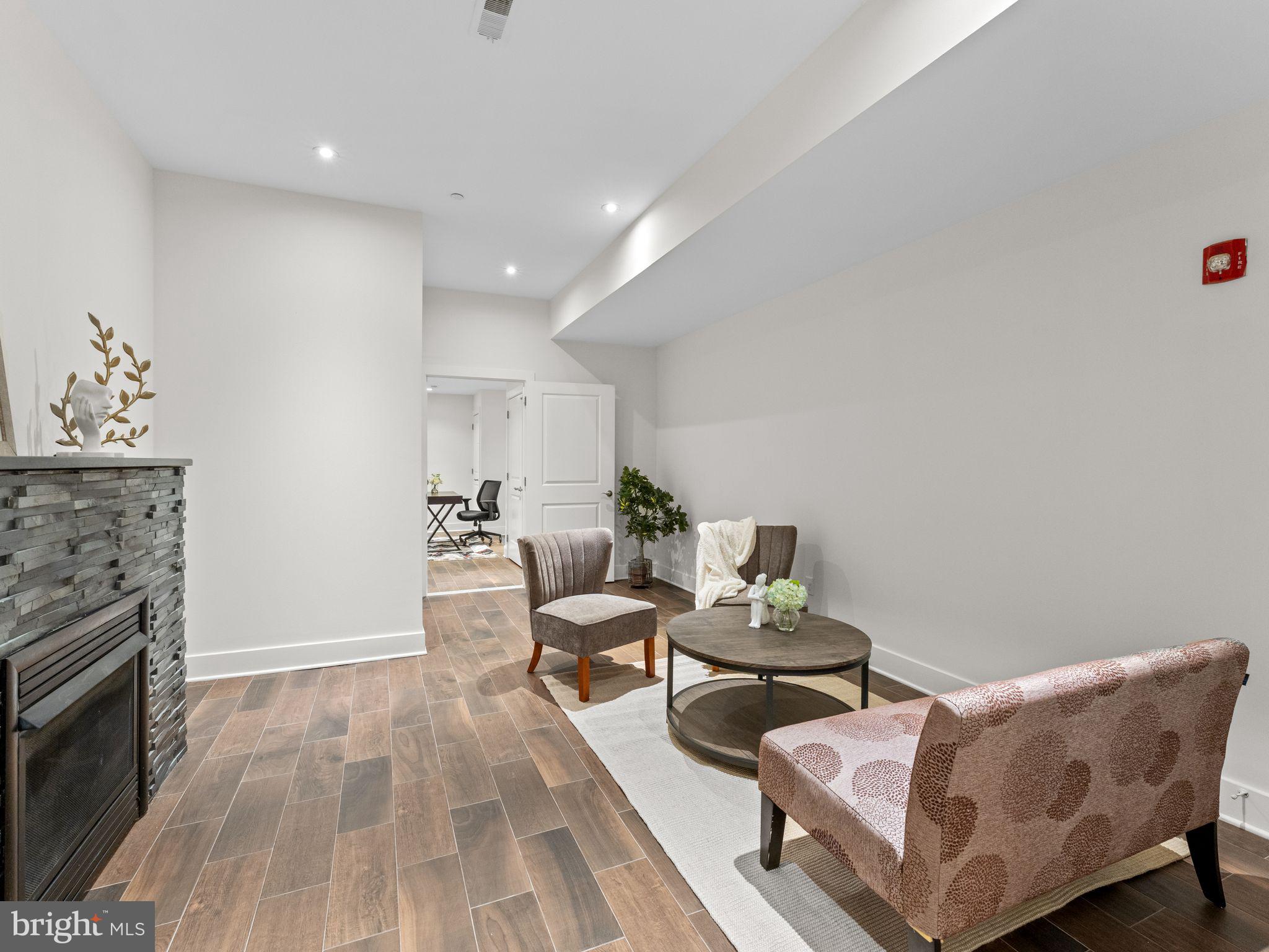 SOCIETY HILL - Residential