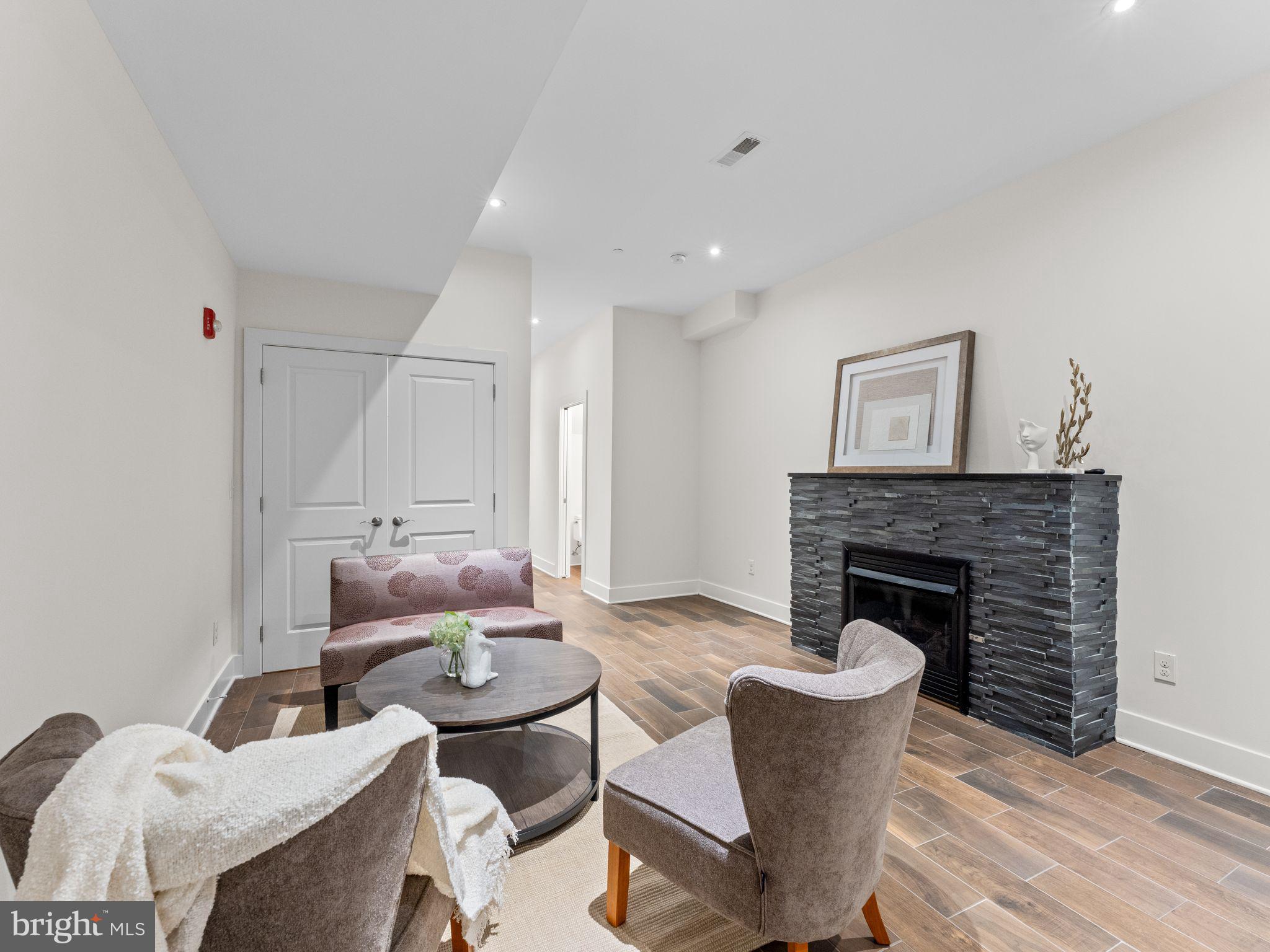 SOCIETY HILL - Residential