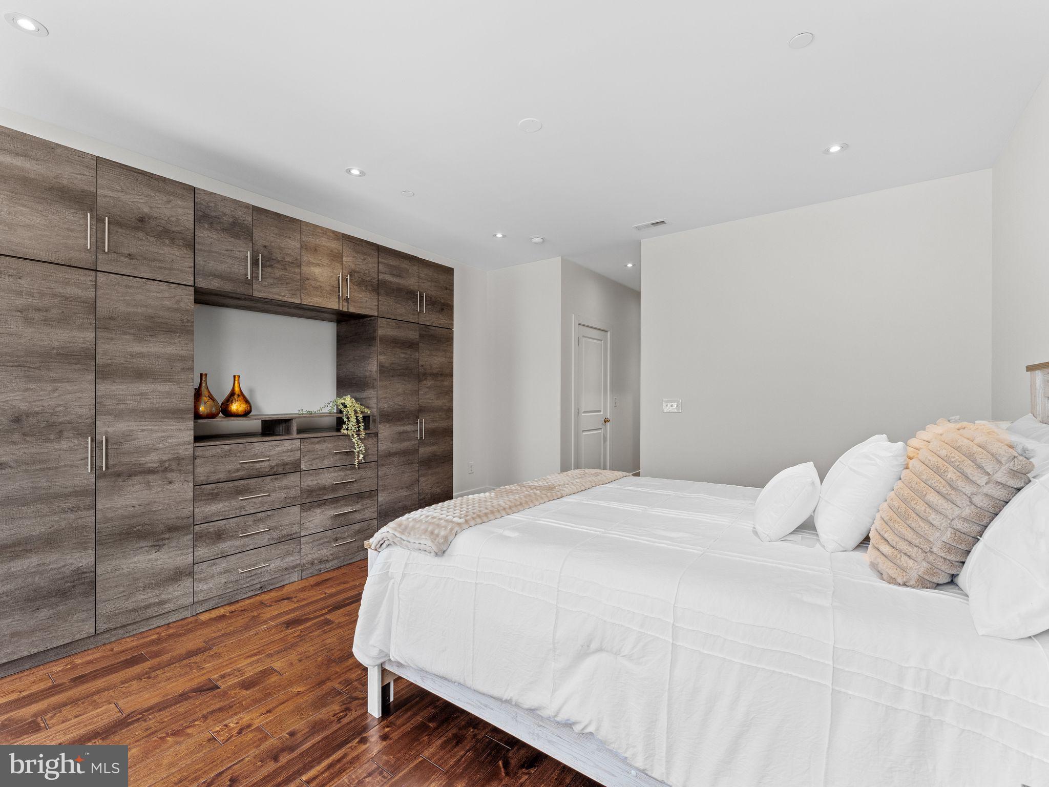 SOCIETY HILL - Residential