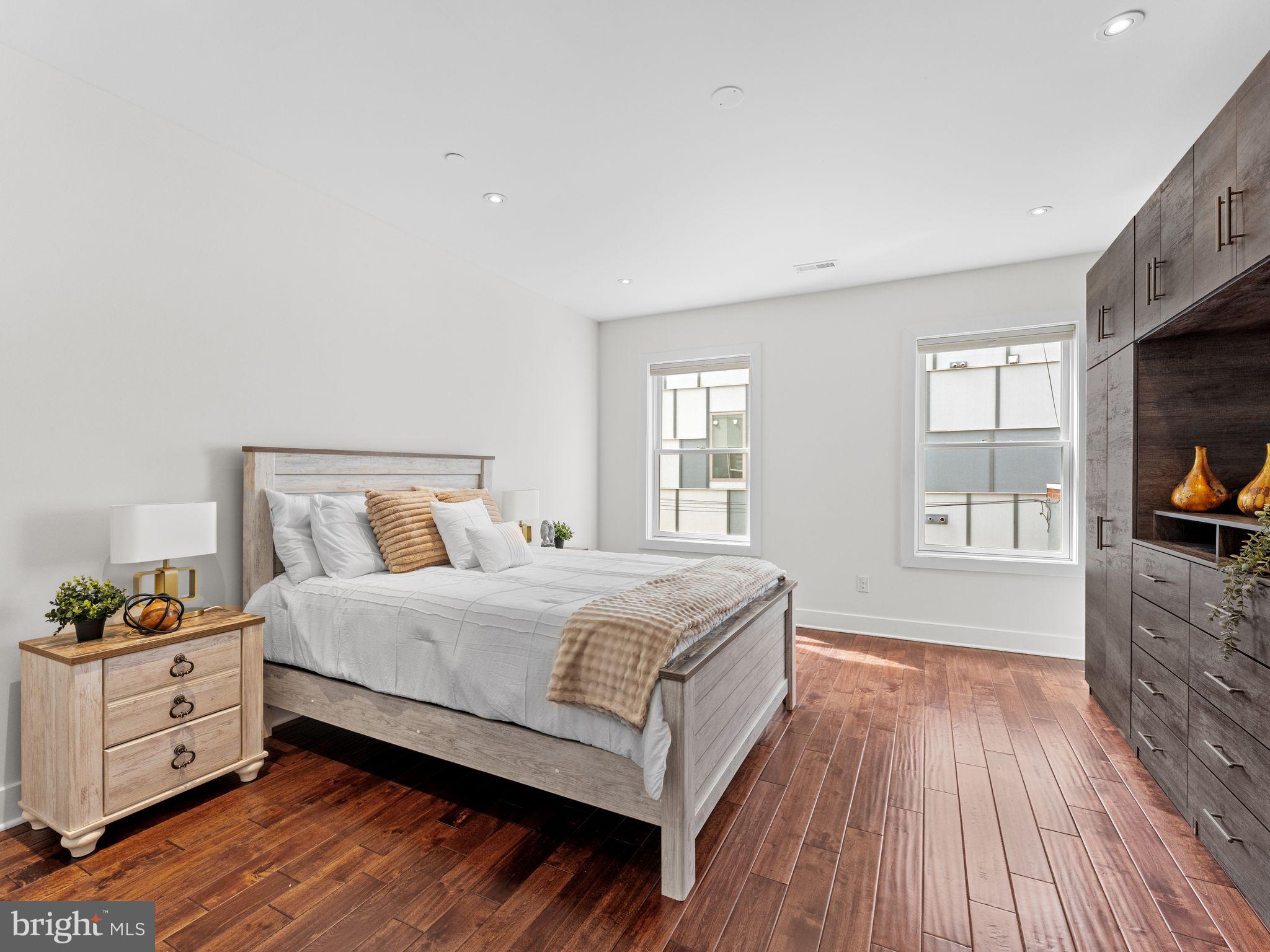 SOCIETY HILL - Residential