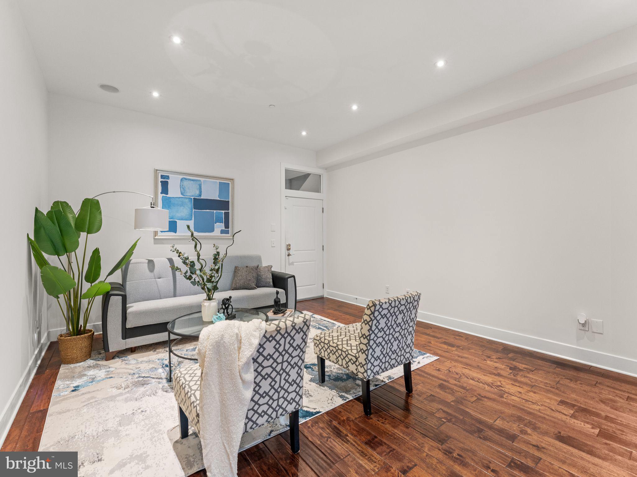 SOCIETY HILL - Residential