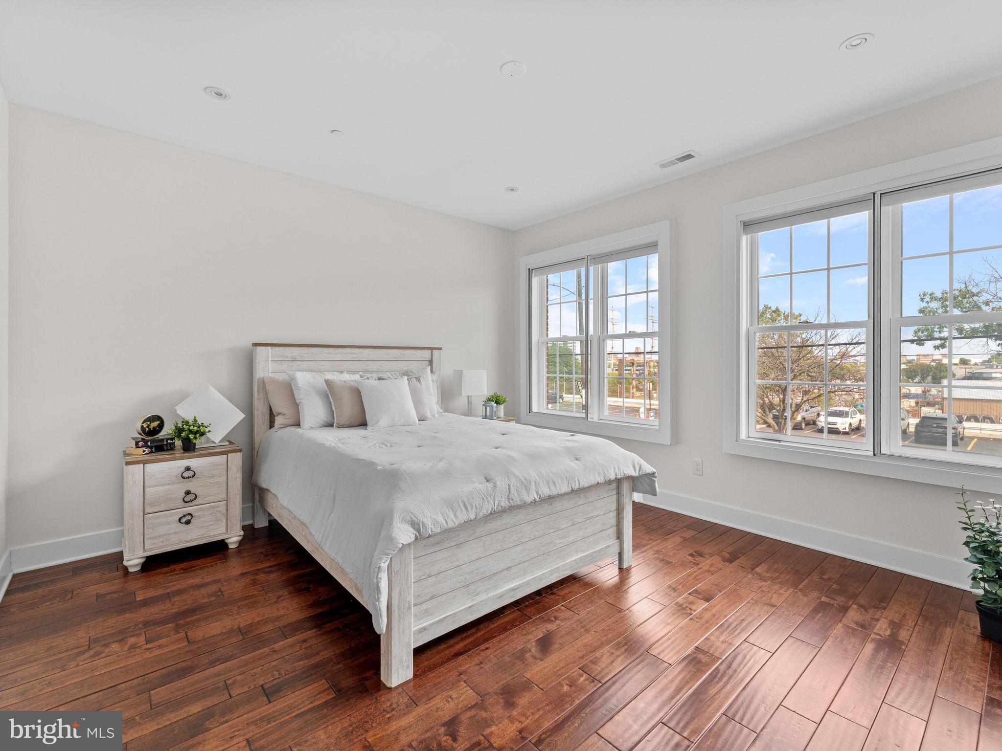 SOCIETY HILL - Residential