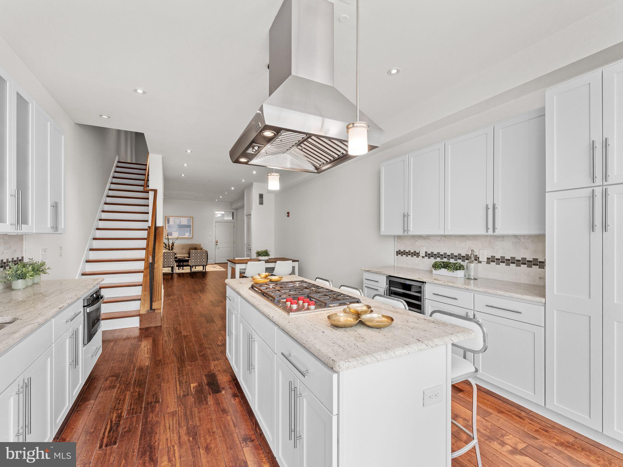 SOCIETY HILL - Residential