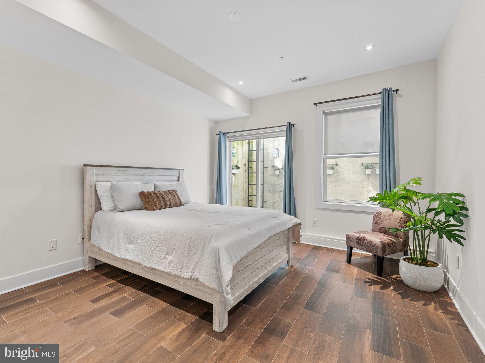 SOCIETY HILL - Residential