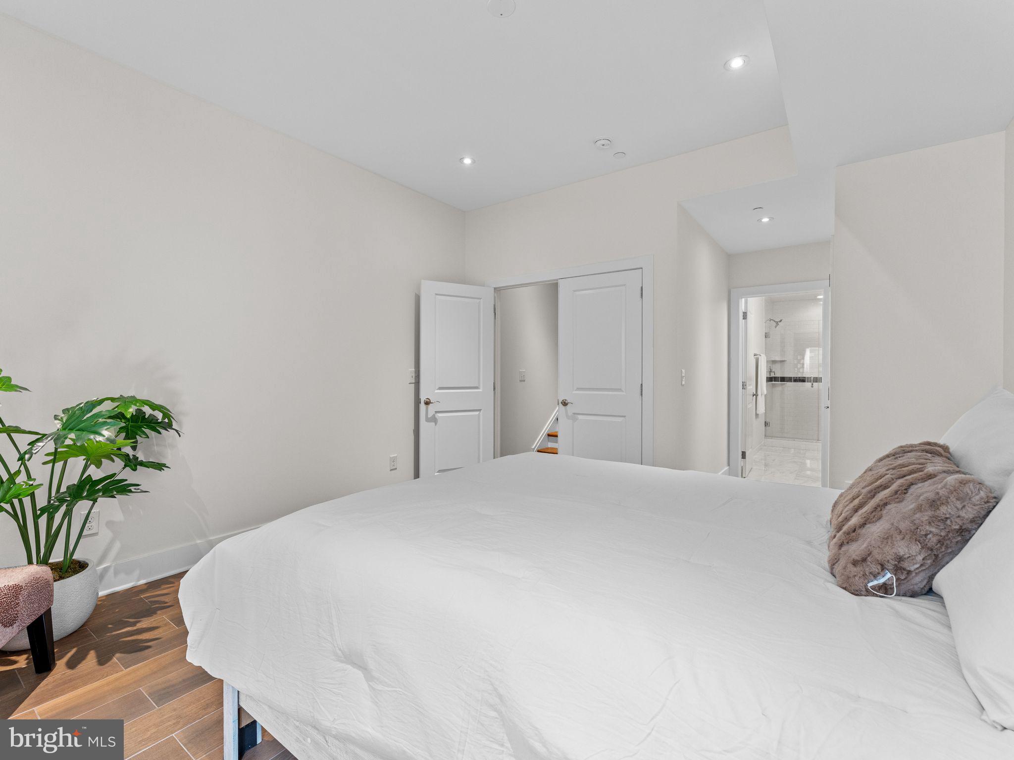 SOCIETY HILL - Residential