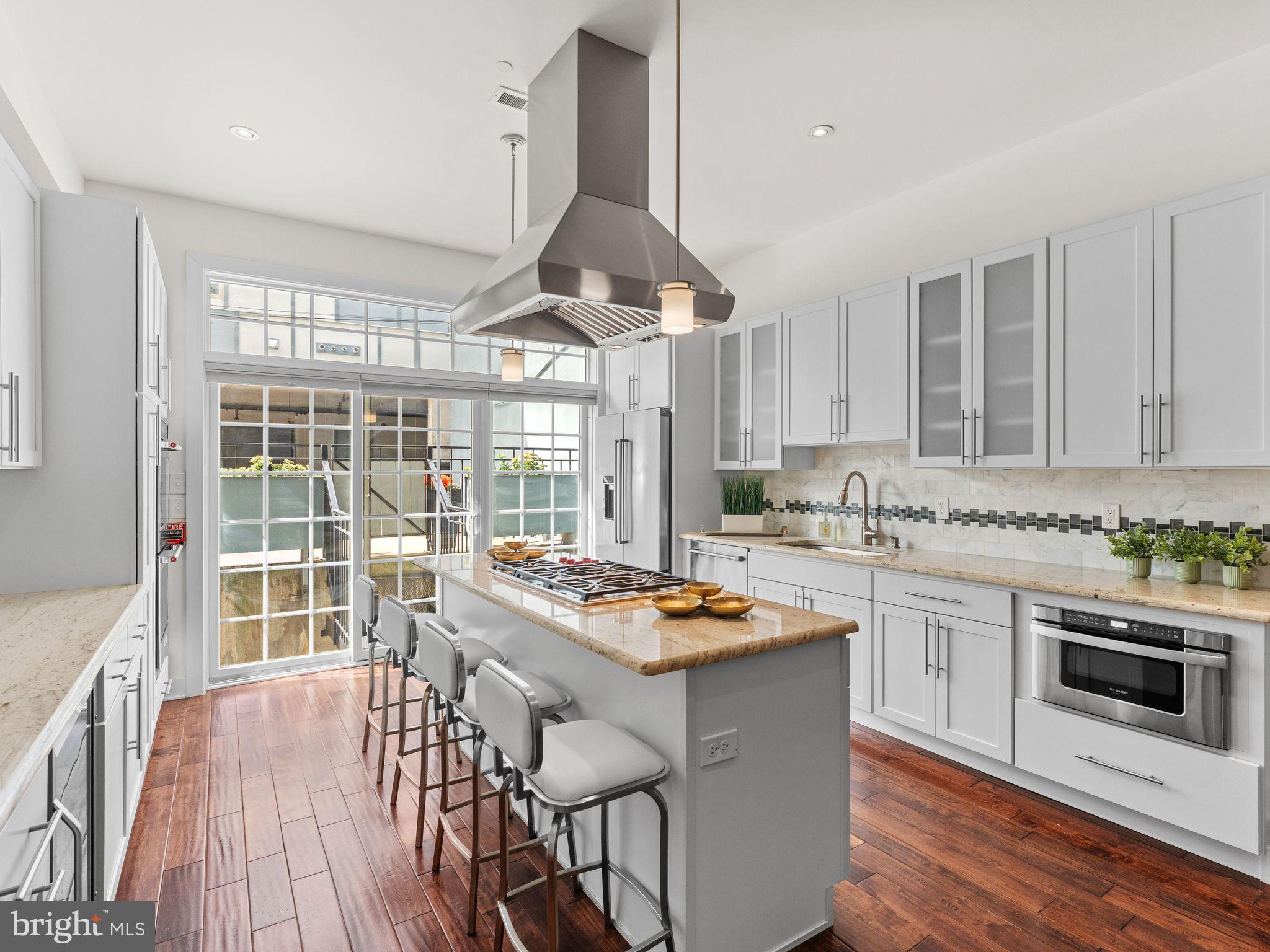 SOCIETY HILL - Residential