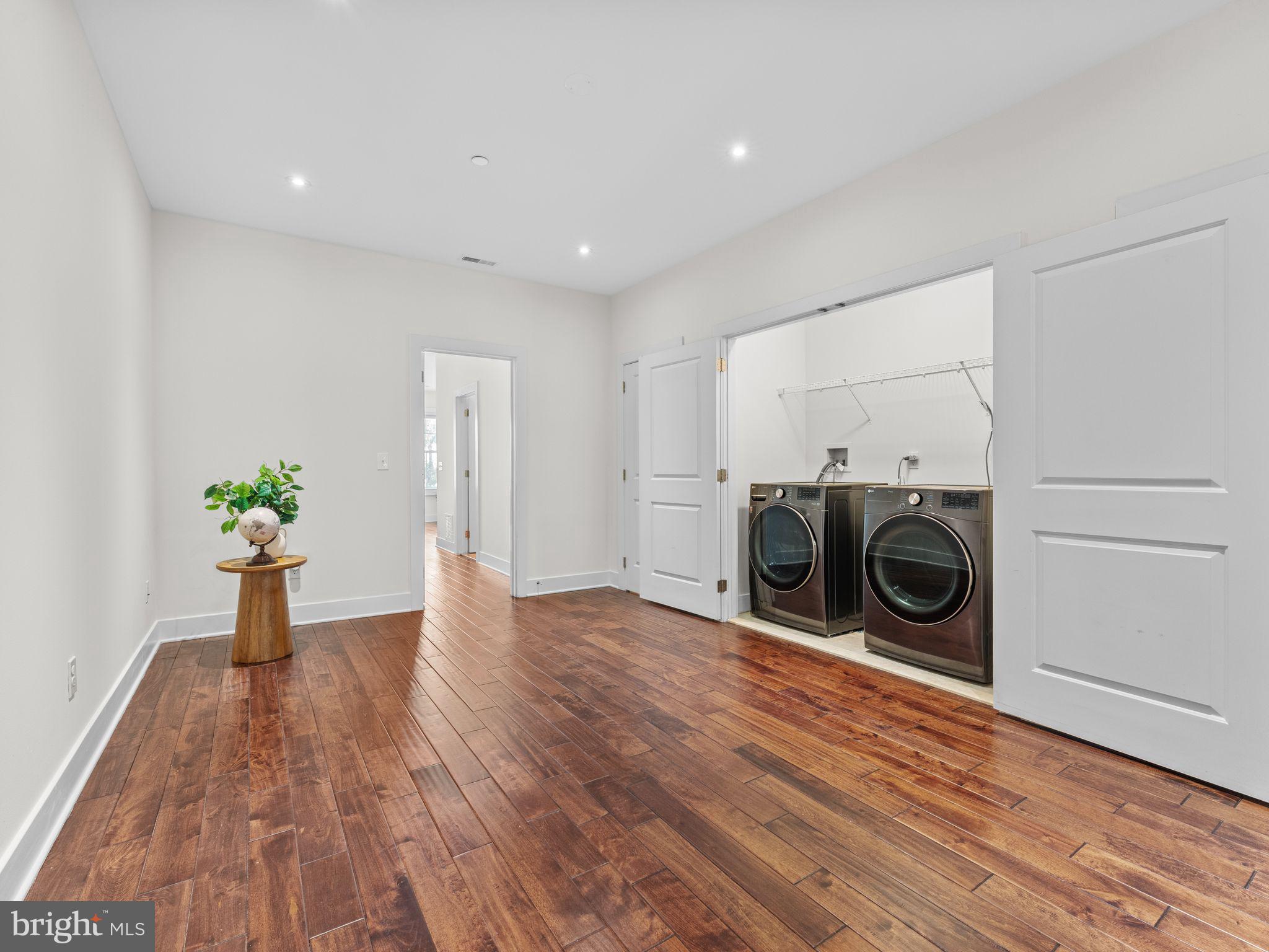 SOCIETY HILL - Residential