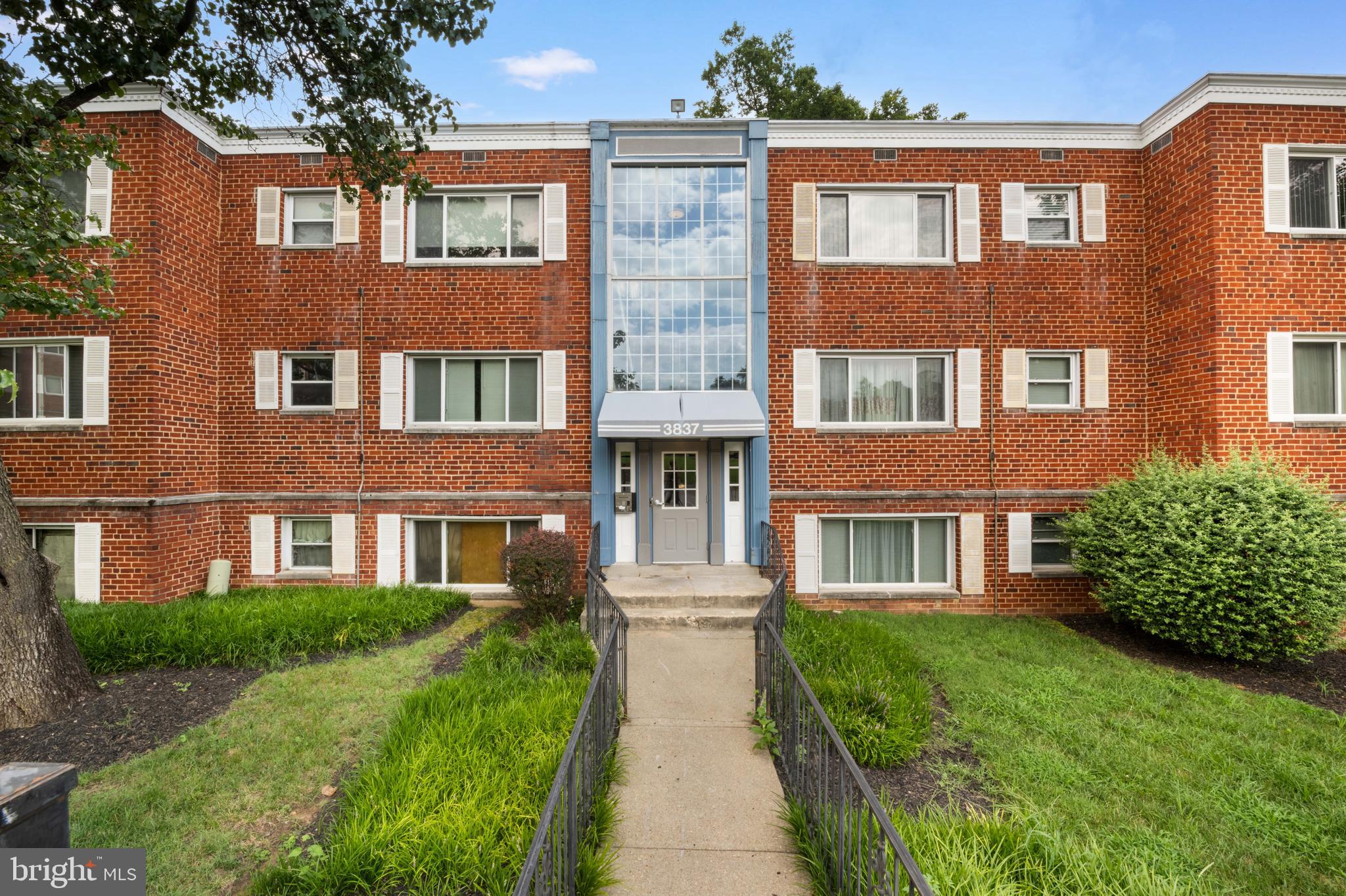 Every inch of this spacious 2-bed, 1-bath condo has been thoughtfully updated with natural light, modern finishes, and a layout designed for both comfort and functionality. The kitchen opens subtly to the dining area, offering a nice balance of flow and separation. Finished with granite countertops and new stainless steel appliances, it connects easily to the main living space. Vinyl floors run throughout, and a private corridor leads to two well-proportioned bedrooms and a full bath. Generous closet space and ceiling fans complete the home. Park Place offers a peaceful, tree-lined setting with well-maintained grounds and a welcoming community feel. Enjoy the best of Hyattsville living — walk to Driskell Park, grab coffee at Vigilante, or explore the Arts District. Minutes from grocery stores, the University of Maryland, and the West Hyattsville Metro for quick access to DC.