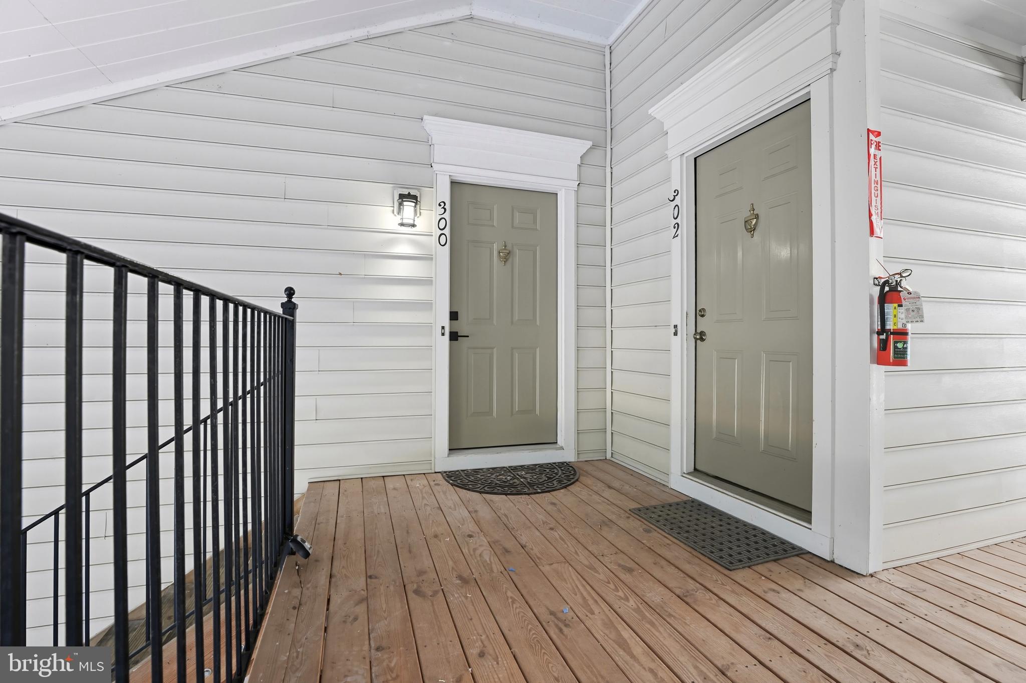 46895 EATON TERRACE 300