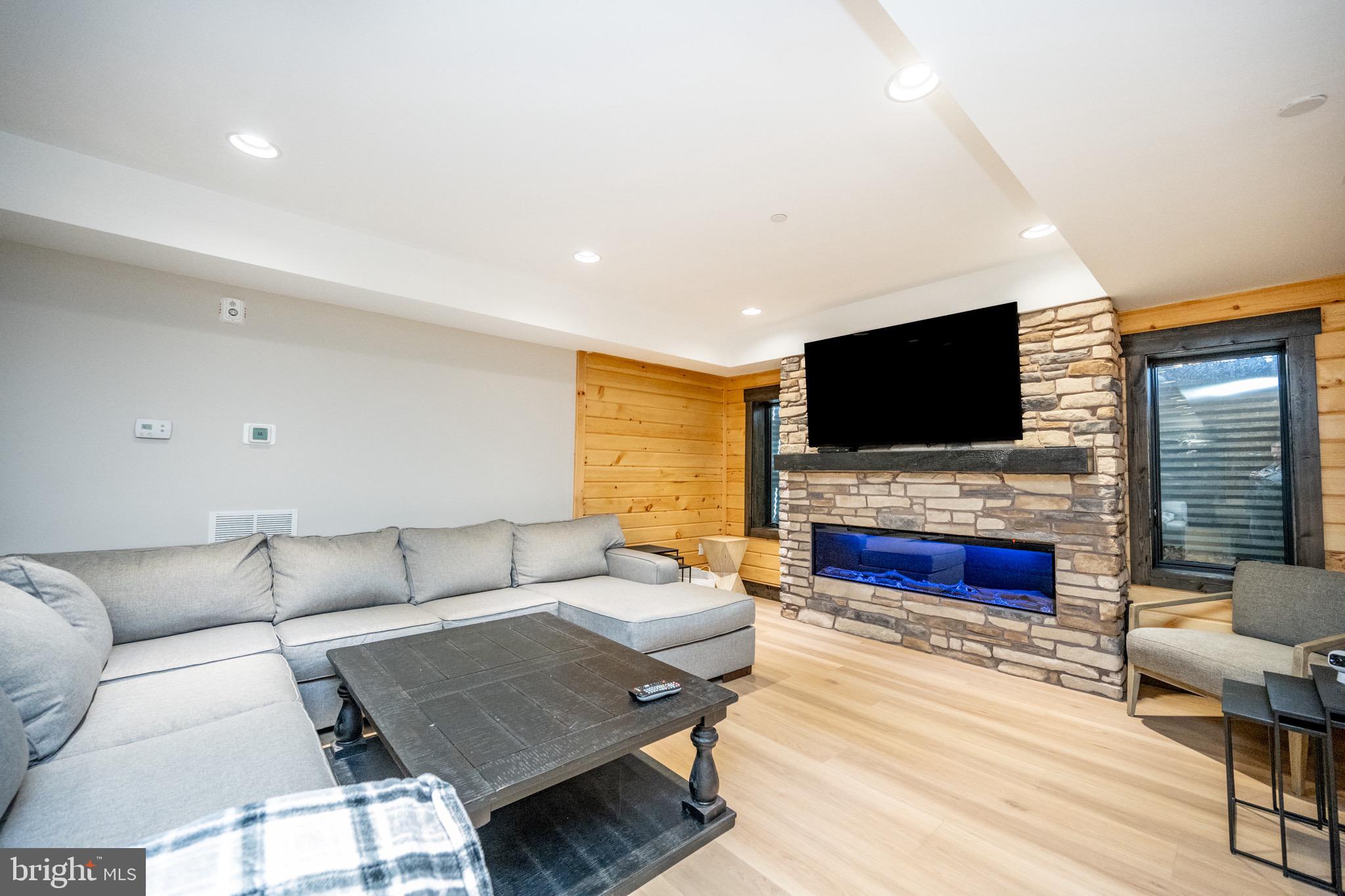 LODESTONE - Residential