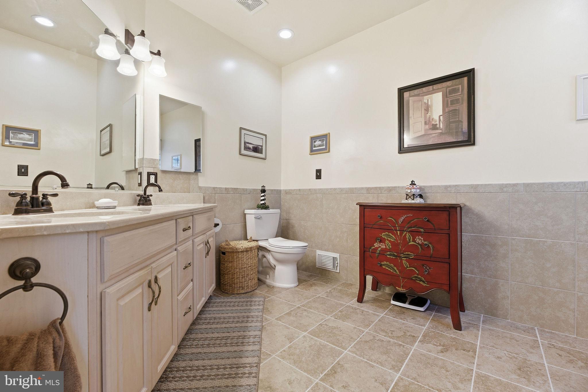 WHISPERING WOODS - Residential