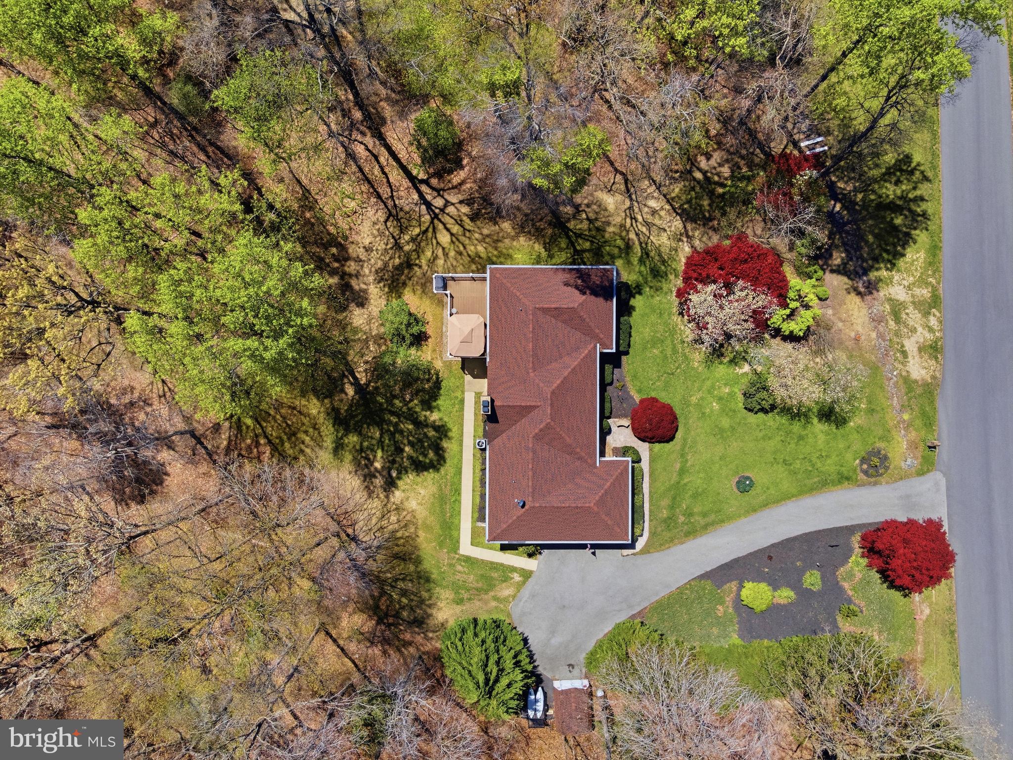 WHISPERING WOODS - Residential