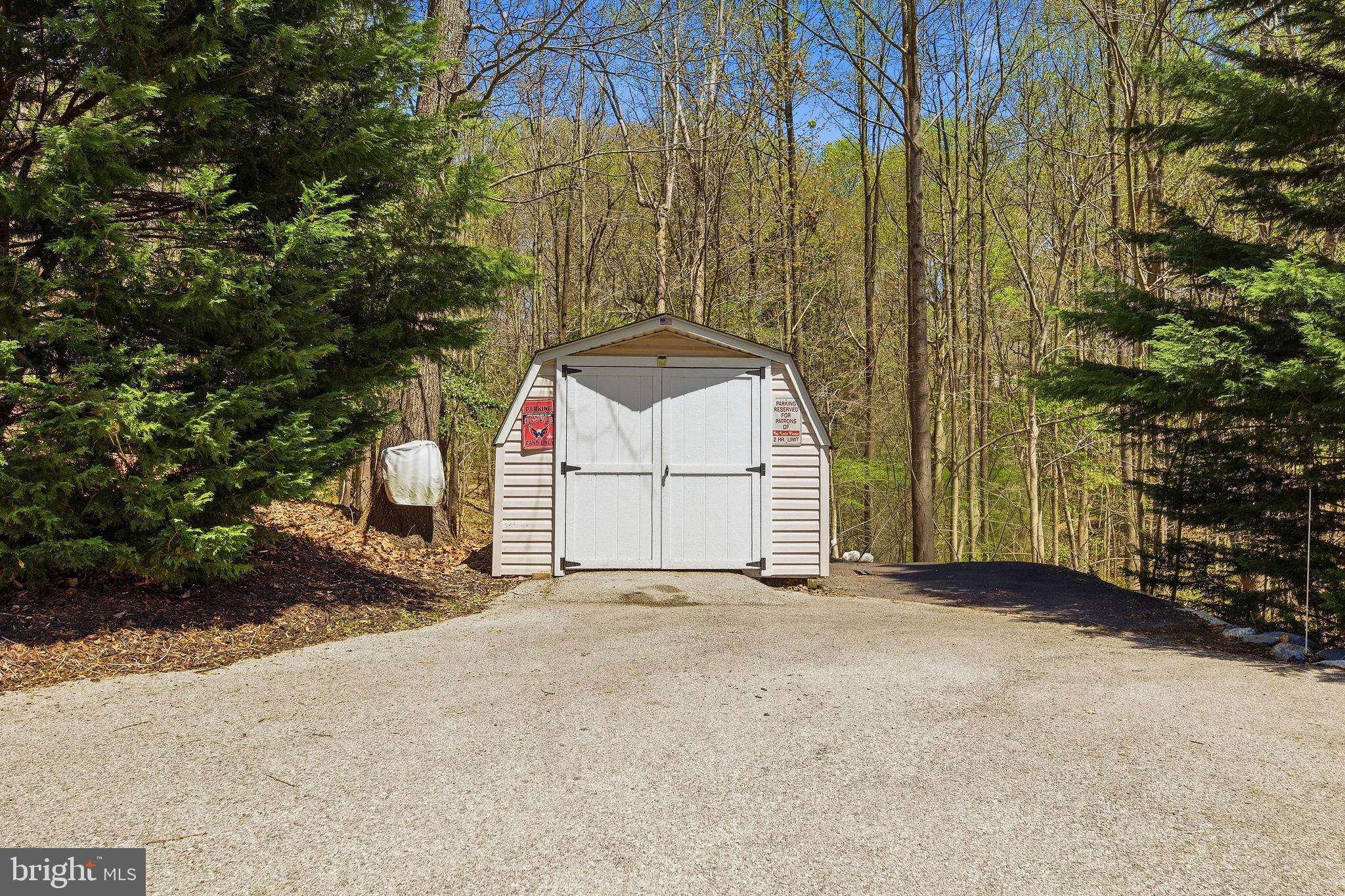 WHISPERING WOODS - Residential