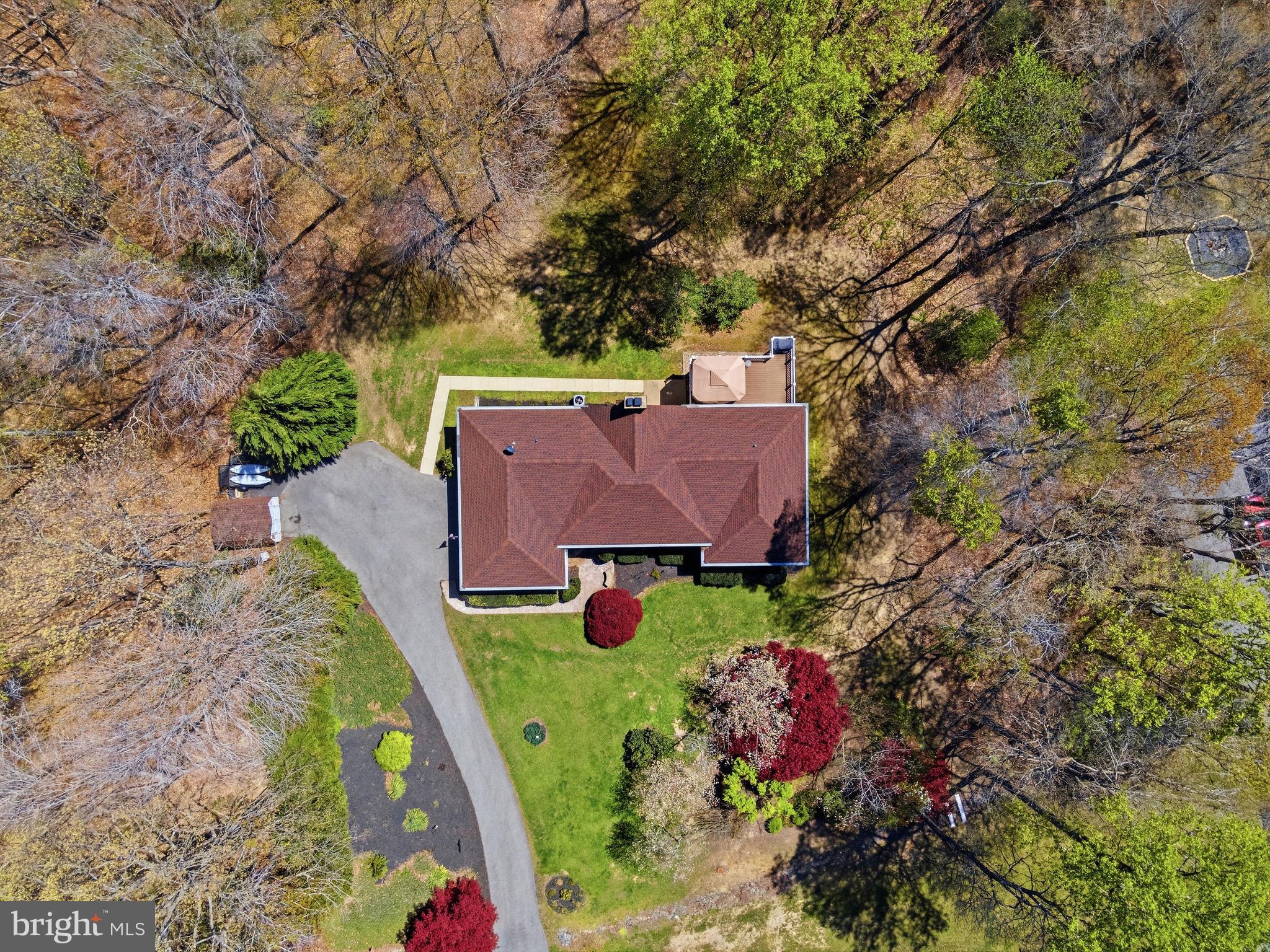 WHISPERING WOODS - Residential