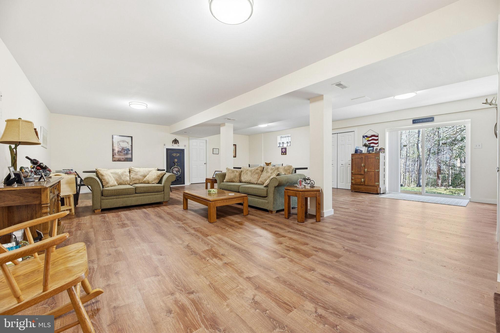 WHISPERING WOODS - Residential