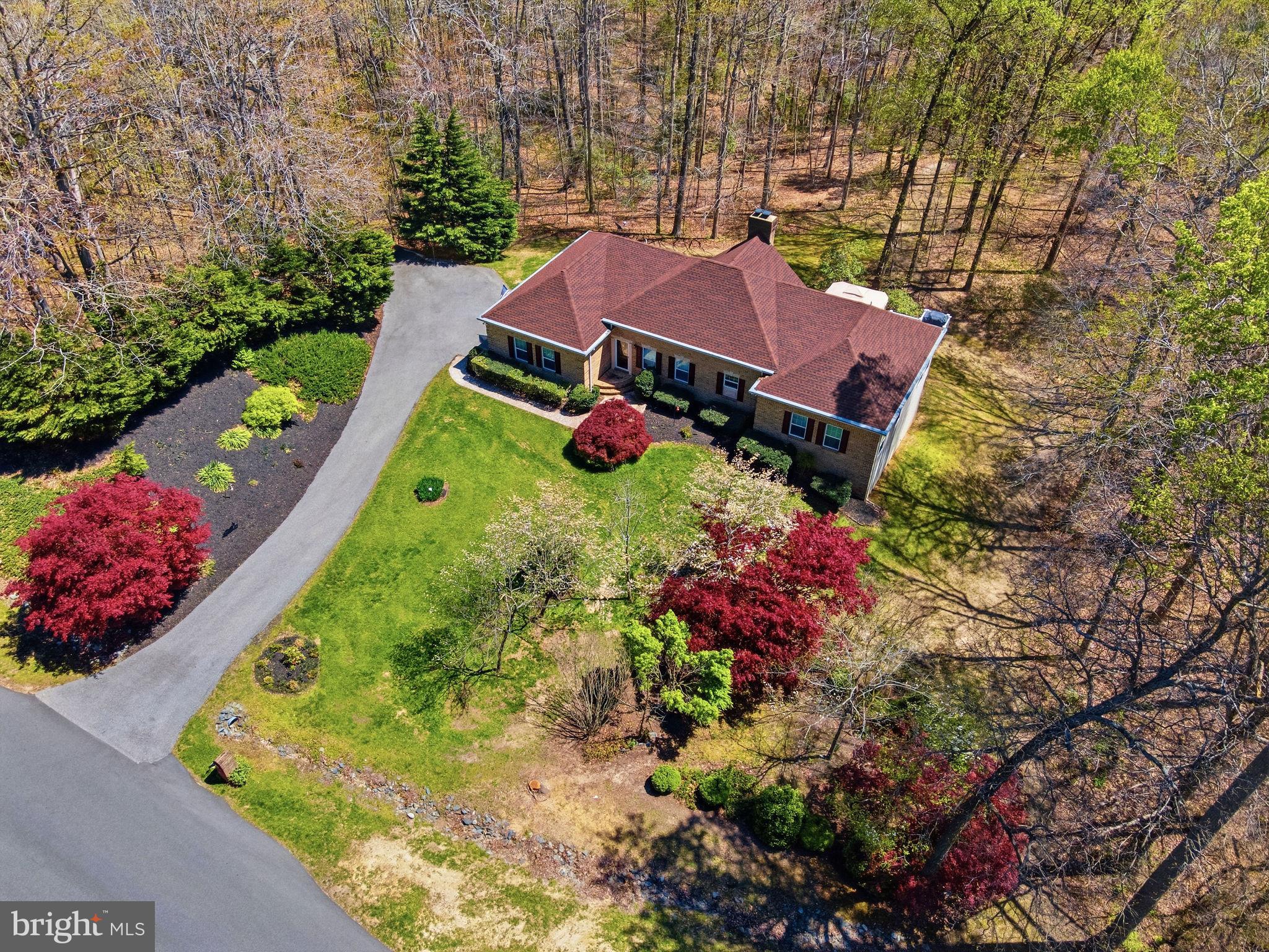 WHISPERING WOODS - Residential