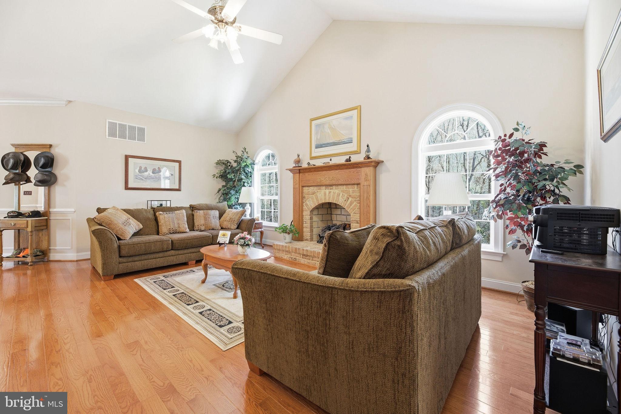 WHISPERING WOODS - Residential