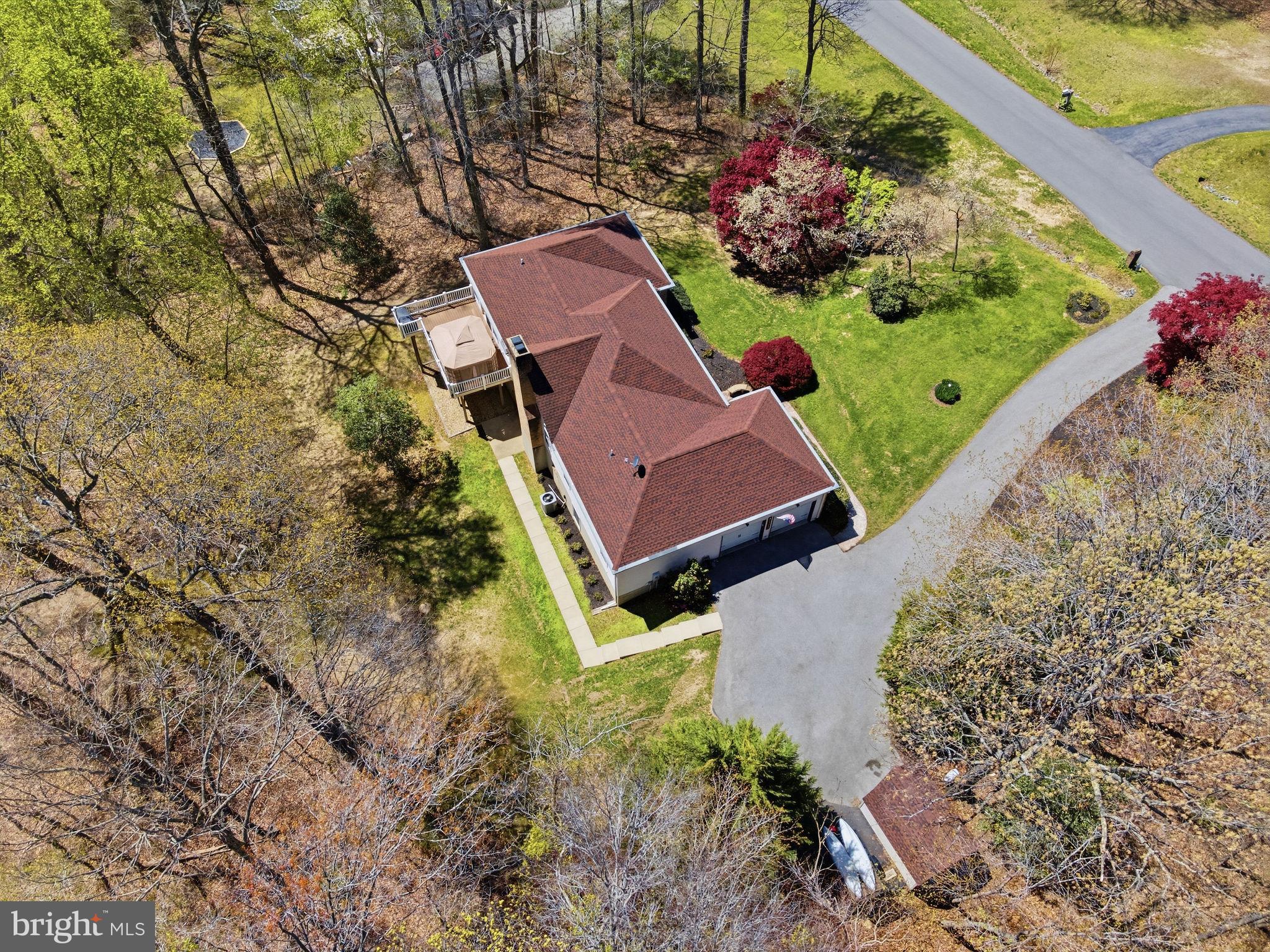 WHISPERING WOODS - Residential