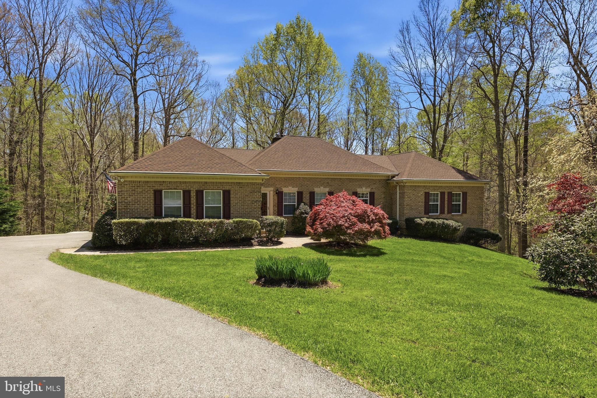 WHISPERING WOODS - Residential