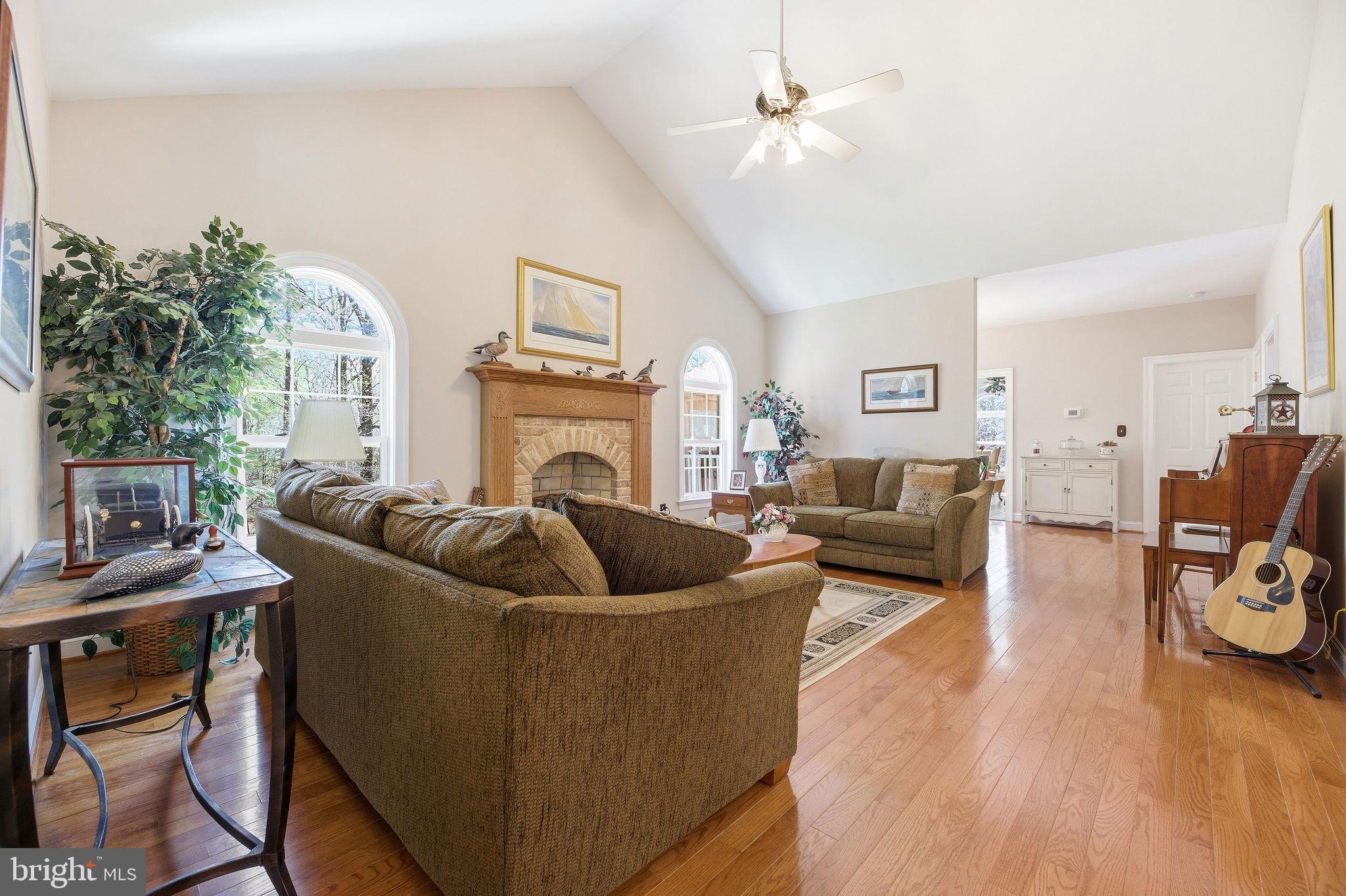 WHISPERING WOODS - Residential