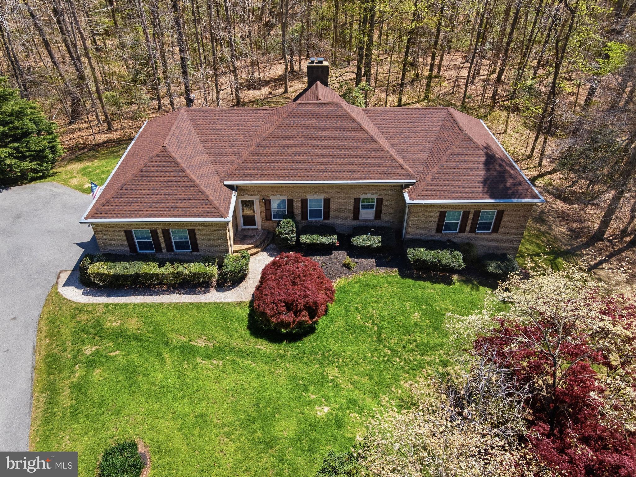 WHISPERING WOODS - Residential