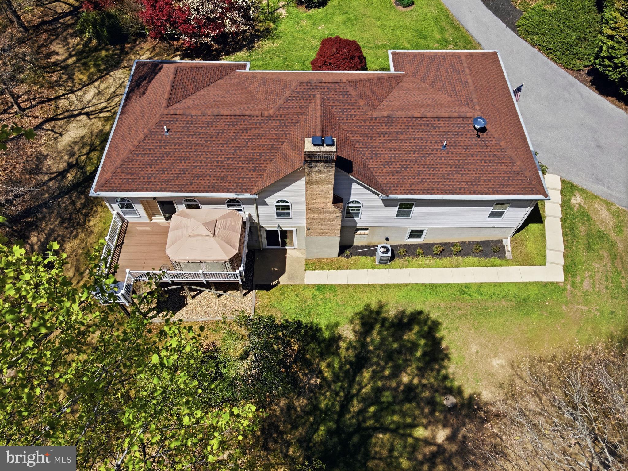 WHISPERING WOODS - Residential