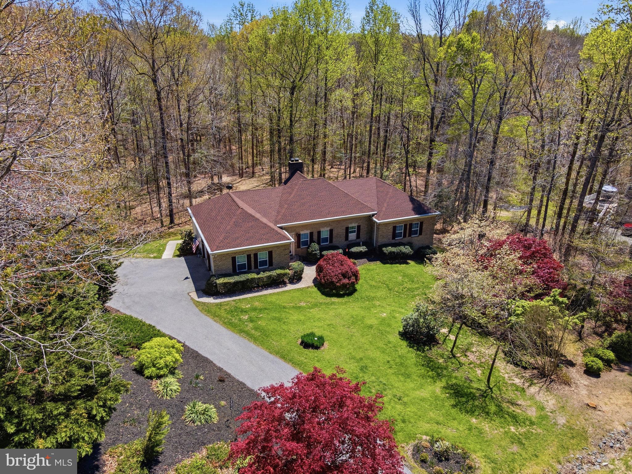 WHISPERING WOODS - Residential