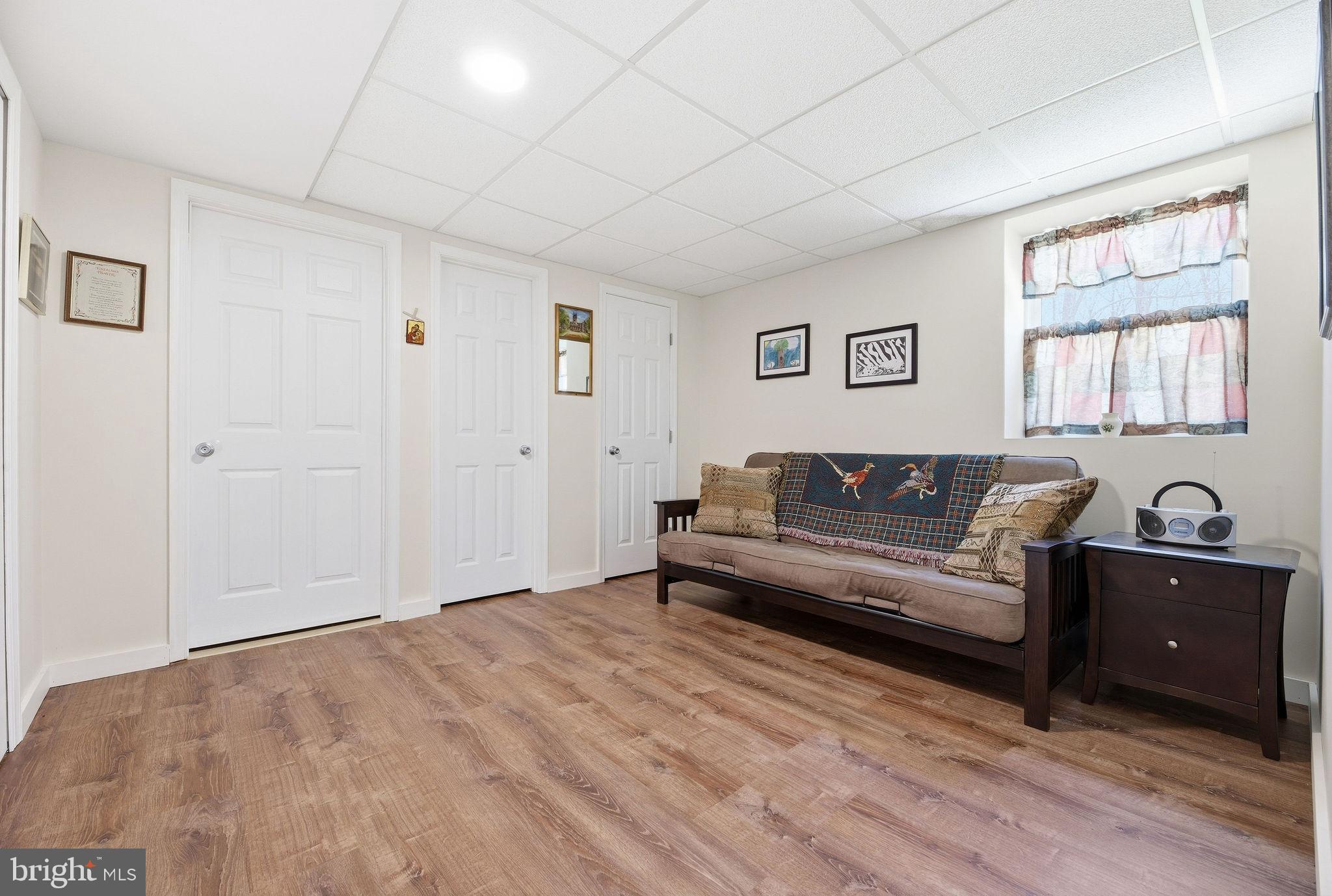 WHISPERING WOODS - Residential