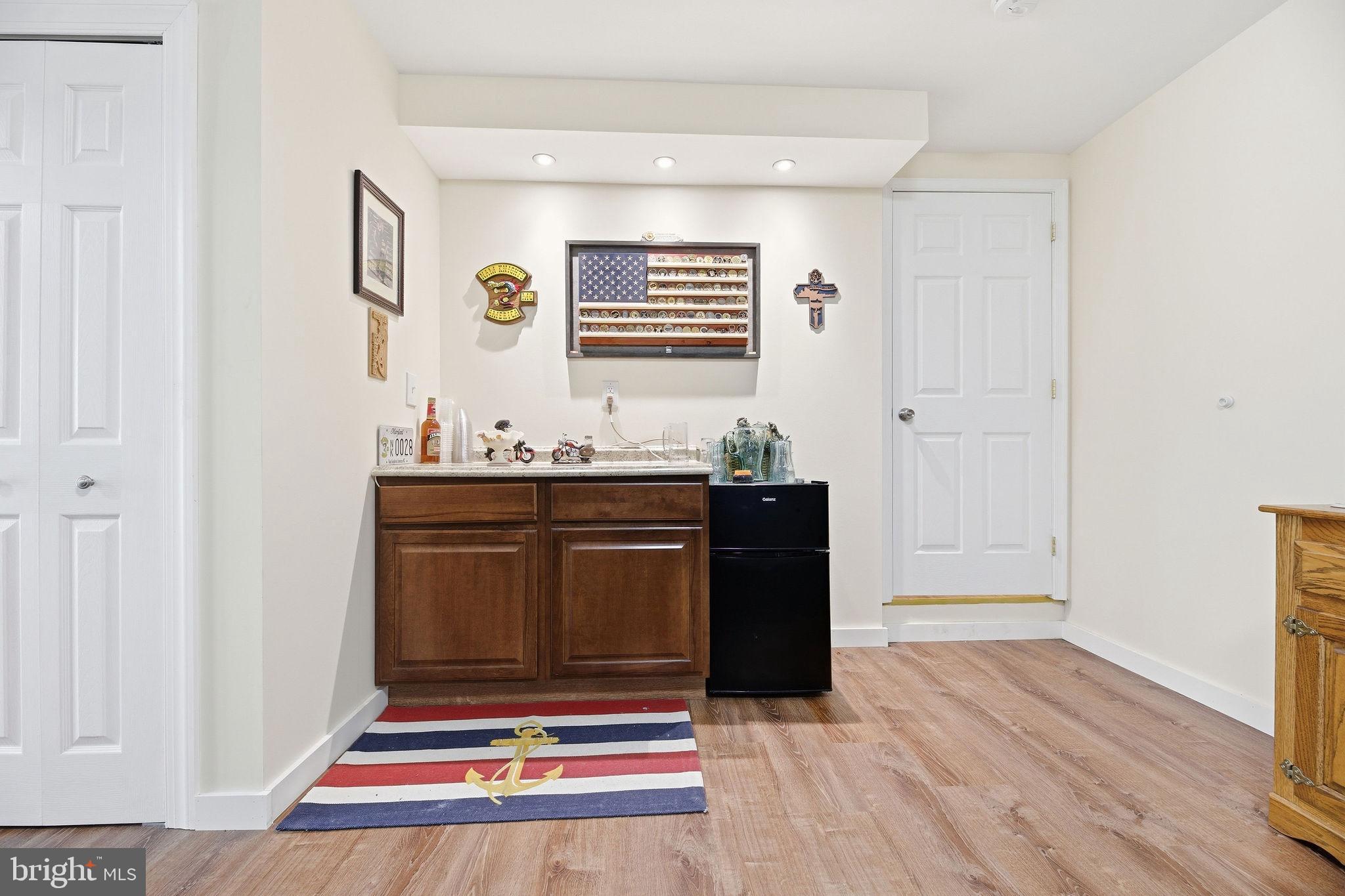 WHISPERING WOODS - Residential