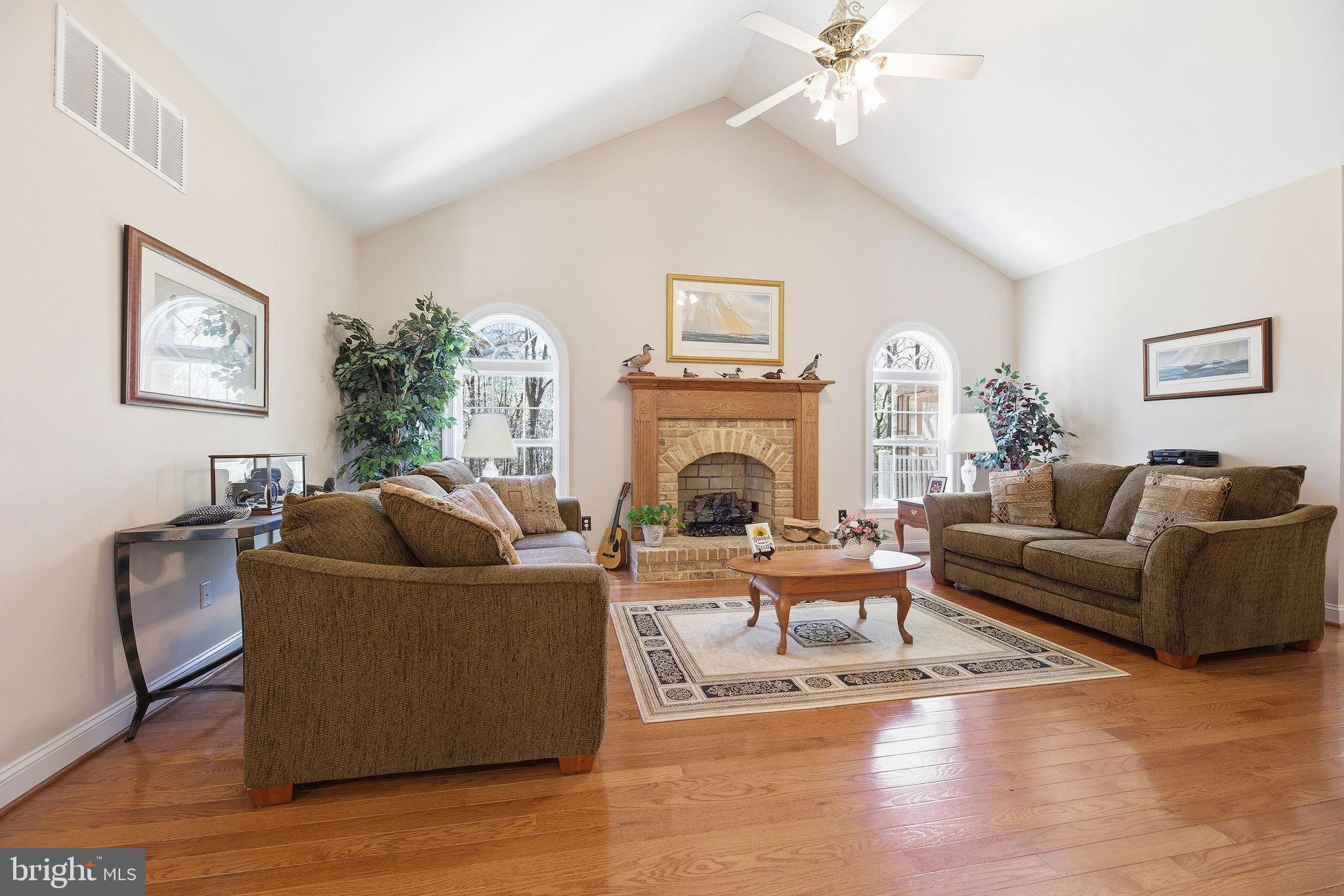 WHISPERING WOODS - Residential