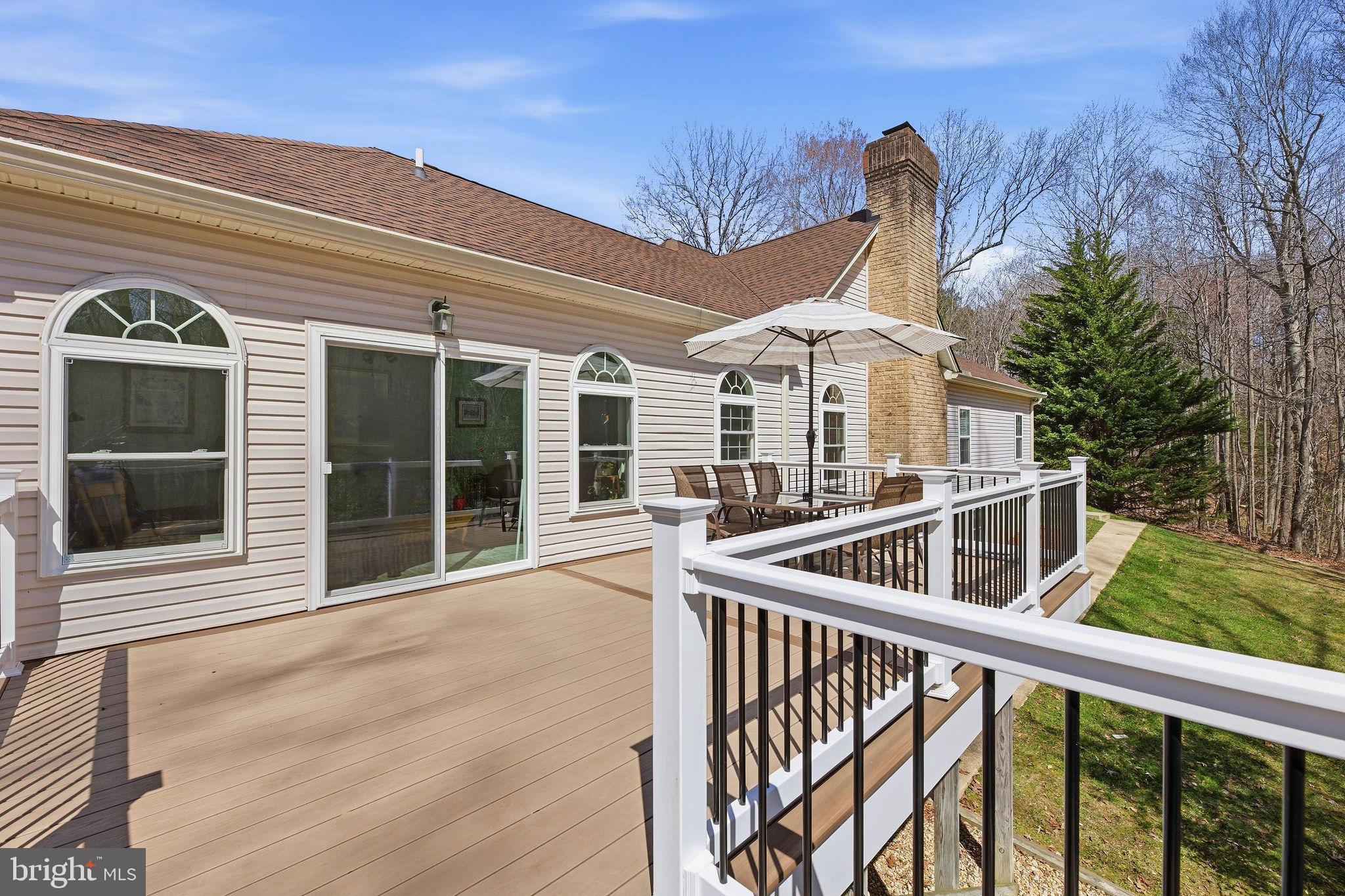 WHISPERING WOODS - Residential