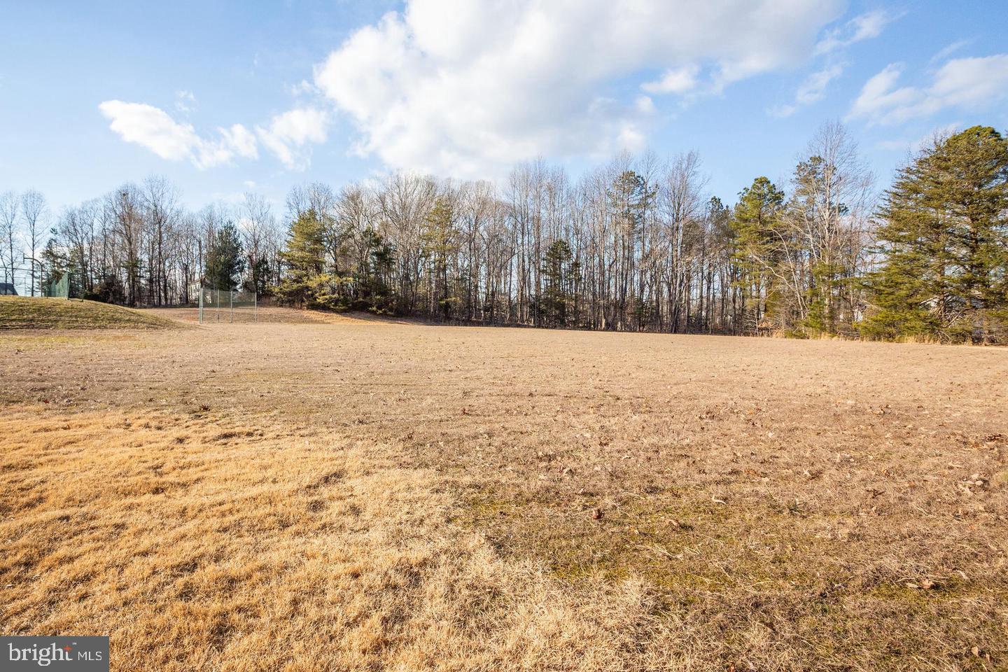 WHISPERING WOODS - Residential