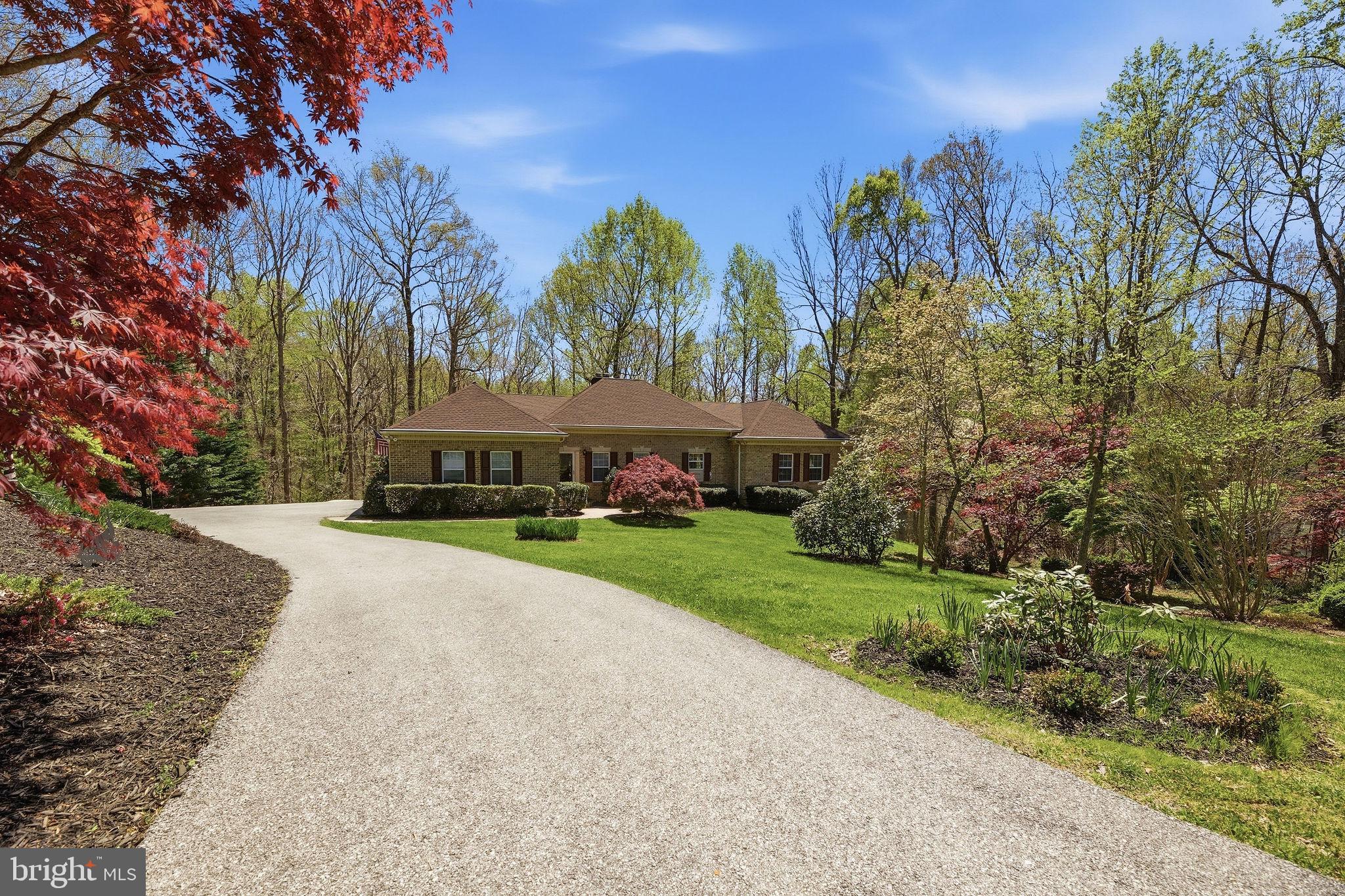 WHISPERING WOODS - Residential