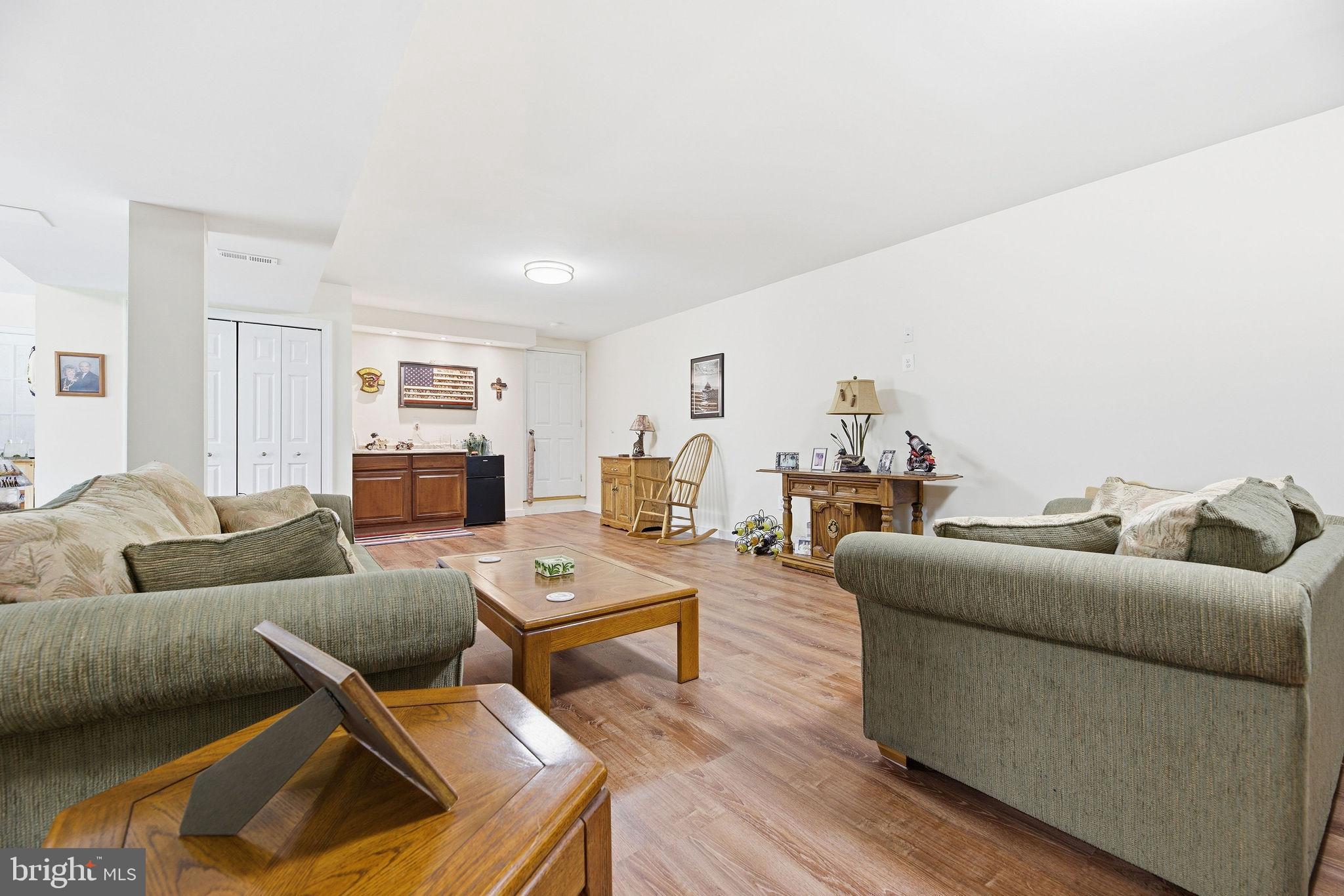 WHISPERING WOODS - Residential