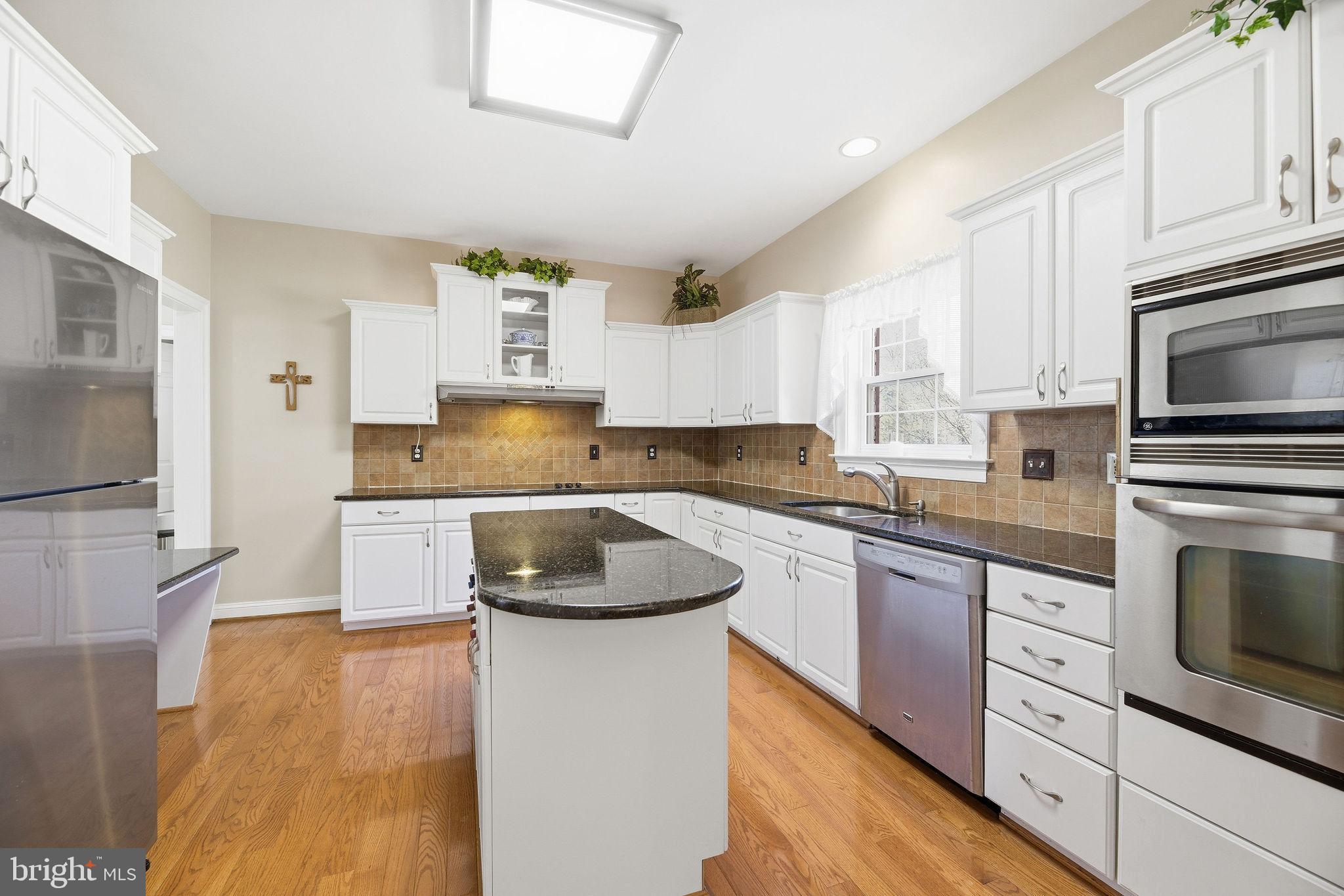 WHISPERING WOODS - Residential