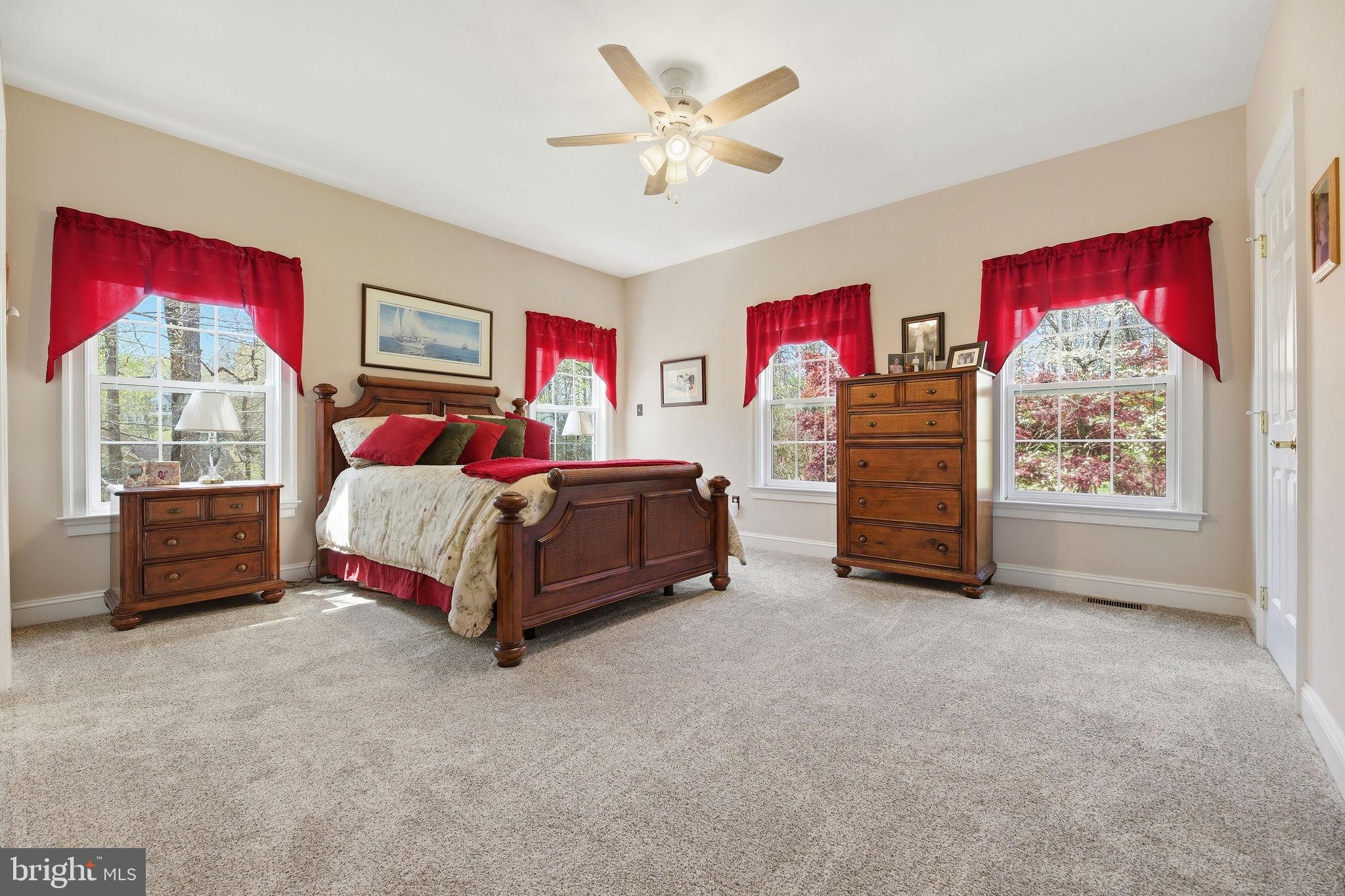 WHISPERING WOODS - Residential