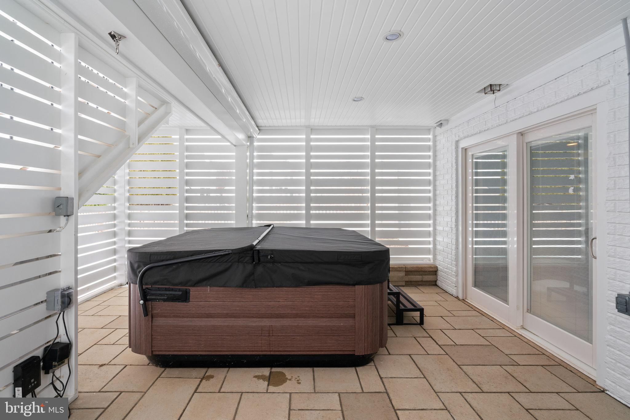 POTOMAC CROSSING - Residential