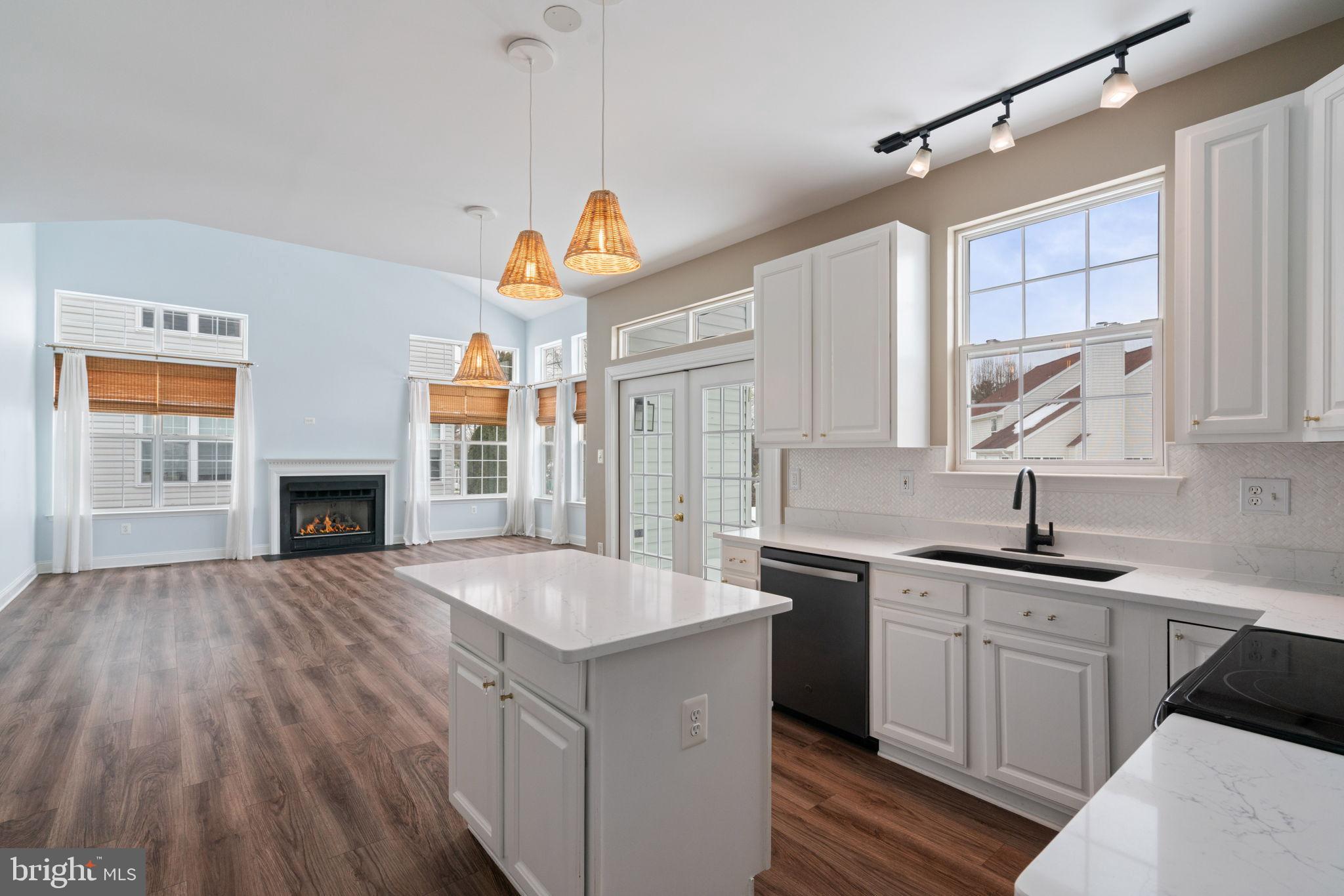 POTOMAC CROSSING - Residential