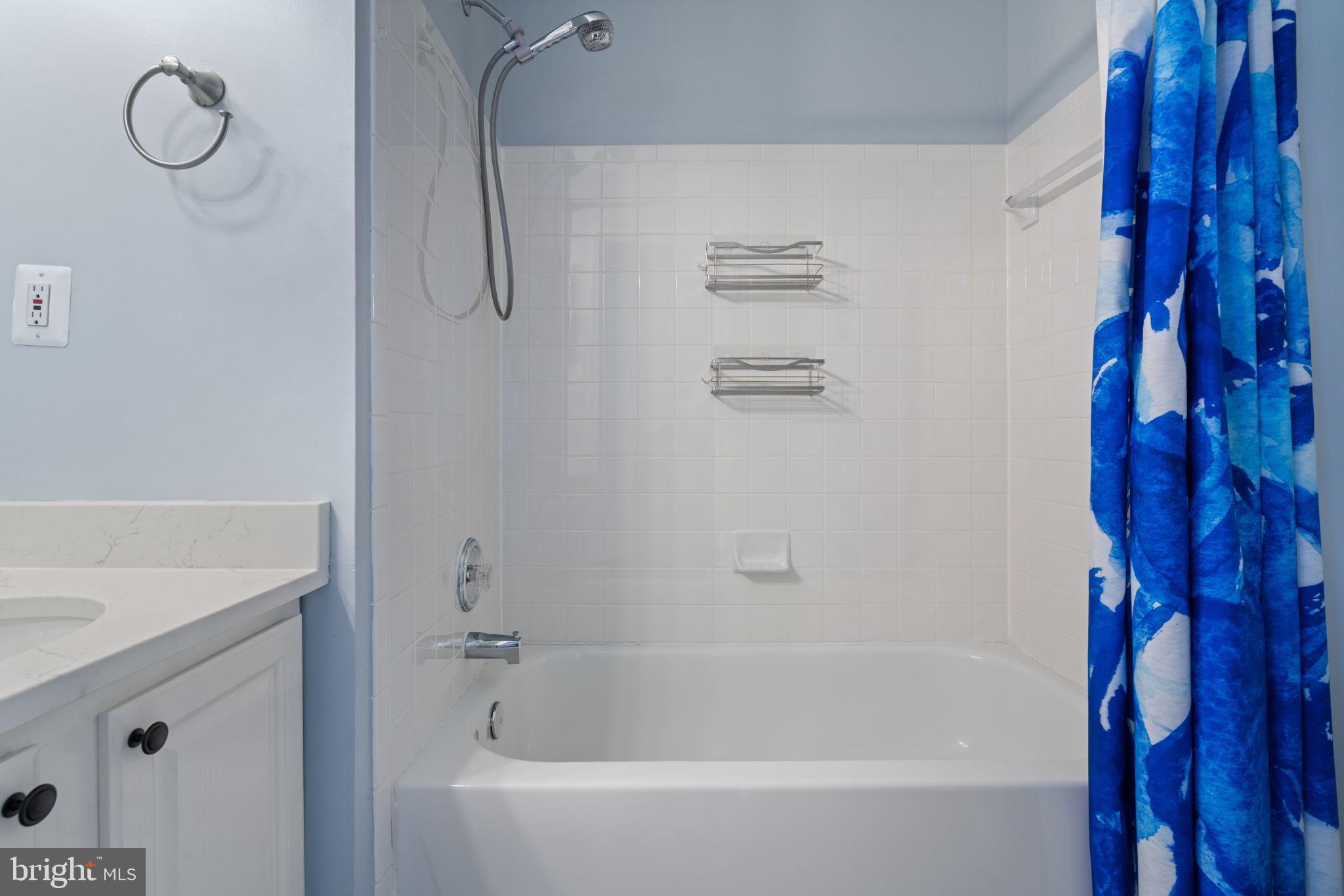 POTOMAC CROSSING - Residential